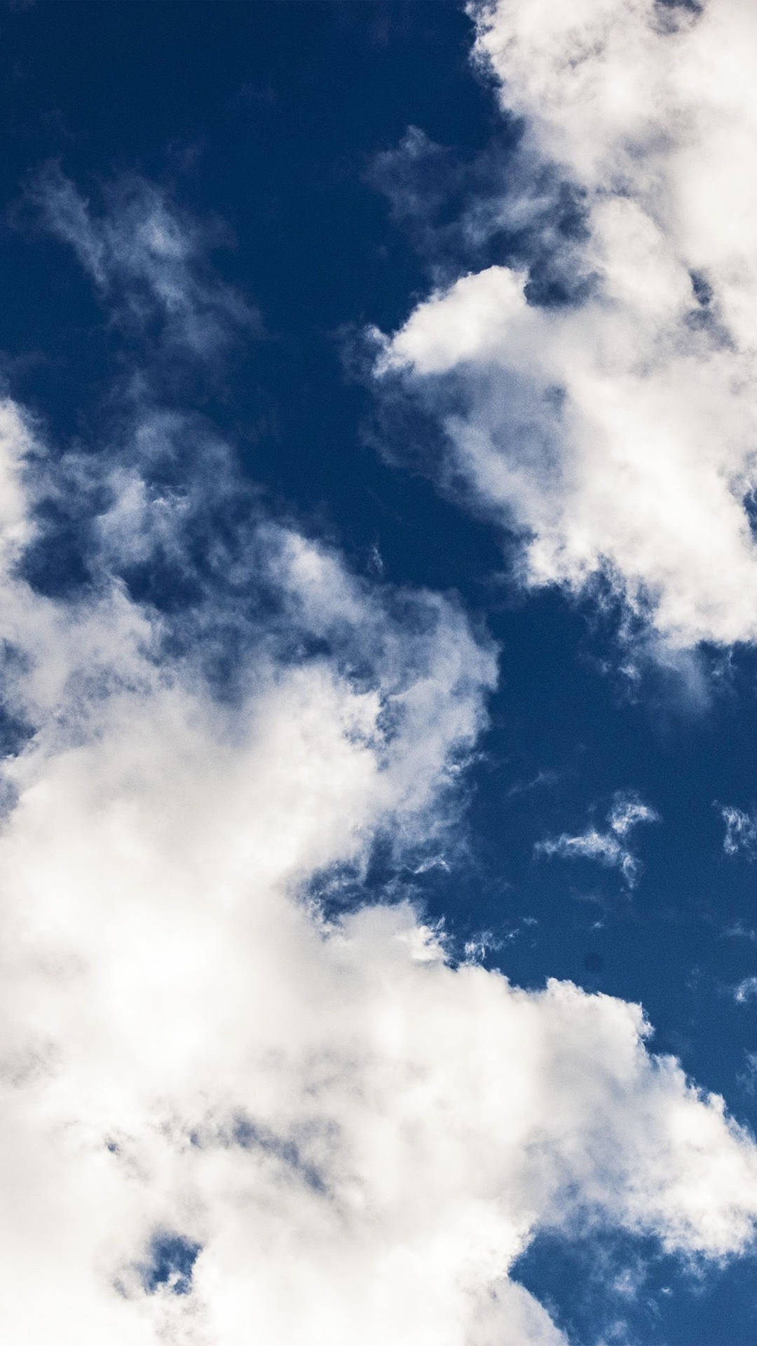 Dunkledicke Wolken Blauer Himmel Wallpaper