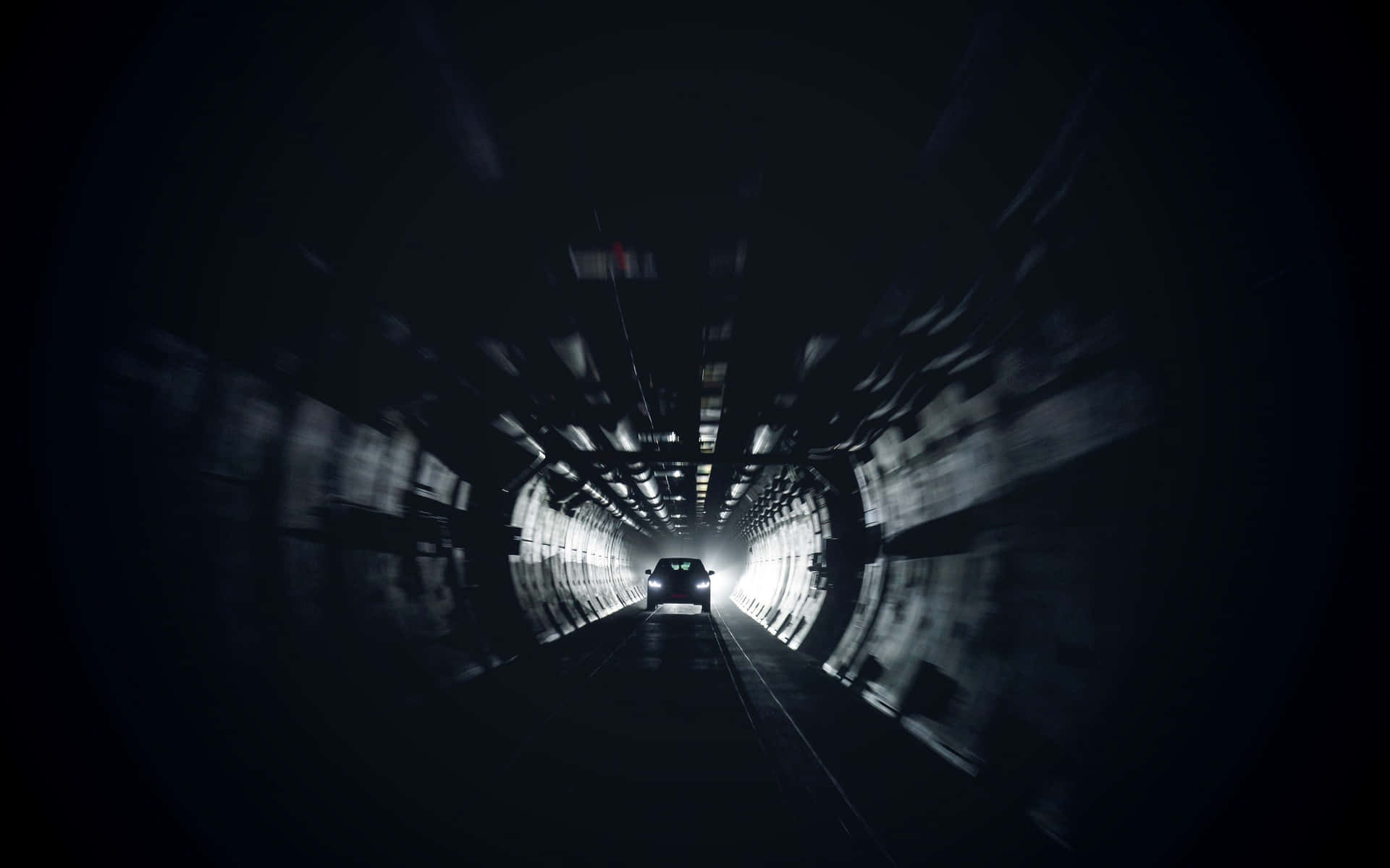 Dark and mysterious underground tunnel Wallpaper