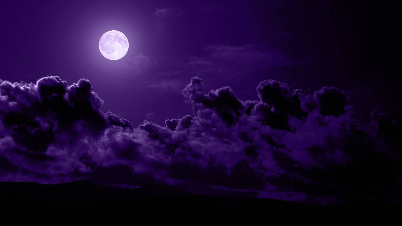 Mørk violet nat himmel med hvide skyer Wallpaper