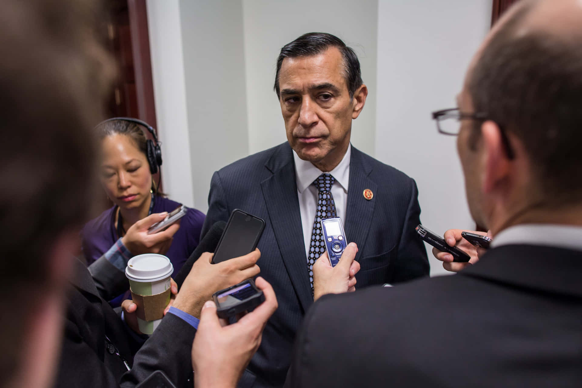 Darrell Issa With Interviewers Wallpaper