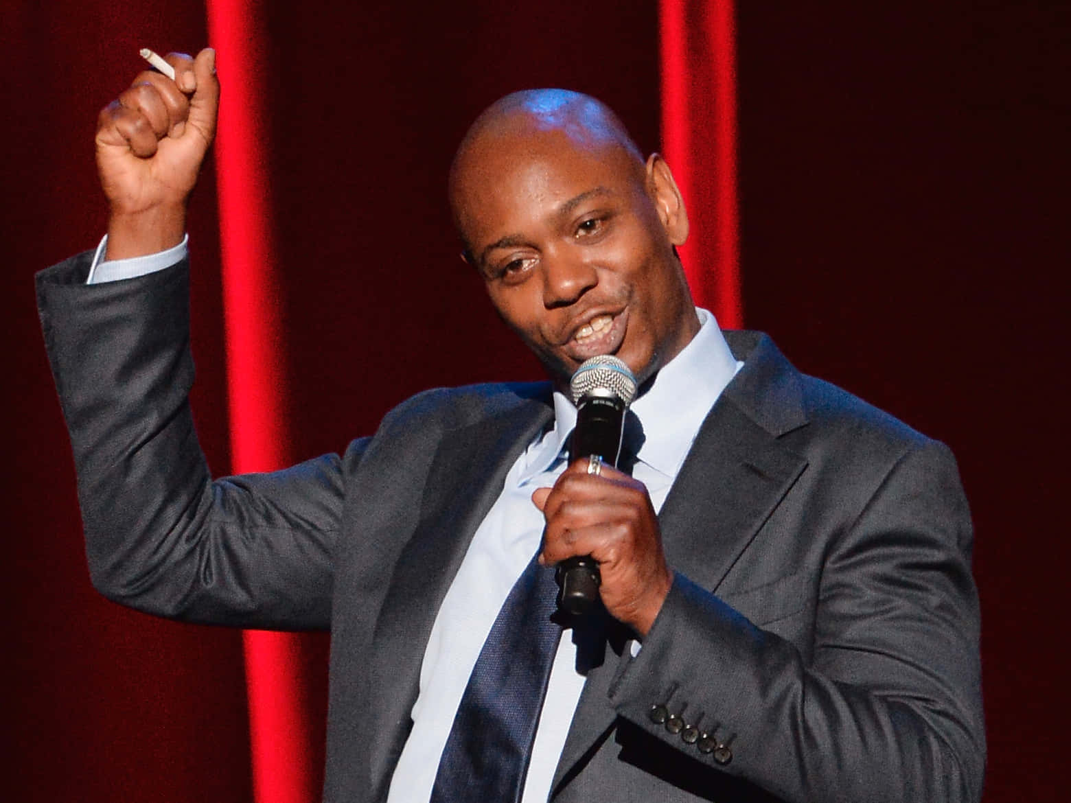 Dave Chappelle Esiintyy Lavalla Taustakuva