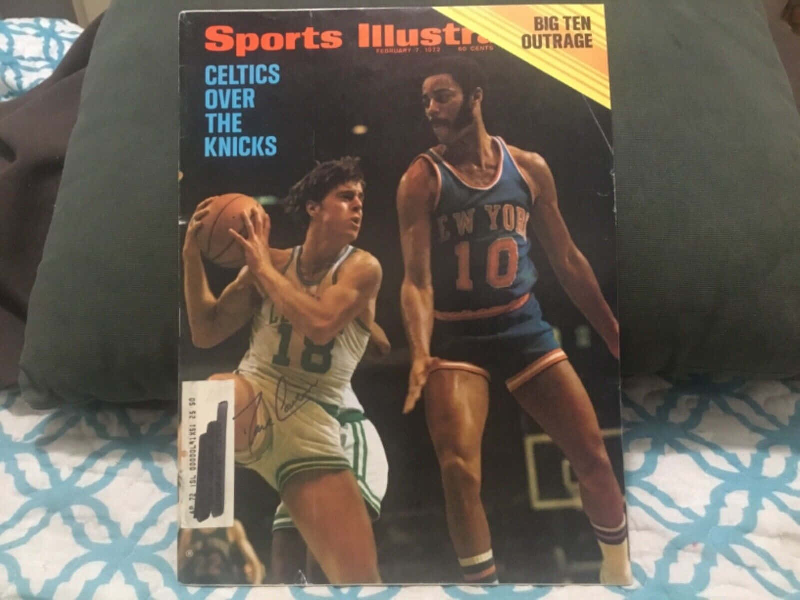 Dave Cowens In Sports Illustrated Cover Wallpaper
