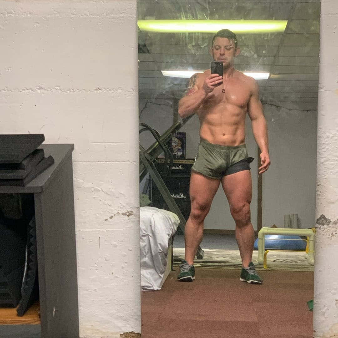 Davey Richards Workout Selfie Shirtless Tapet Wallpaper