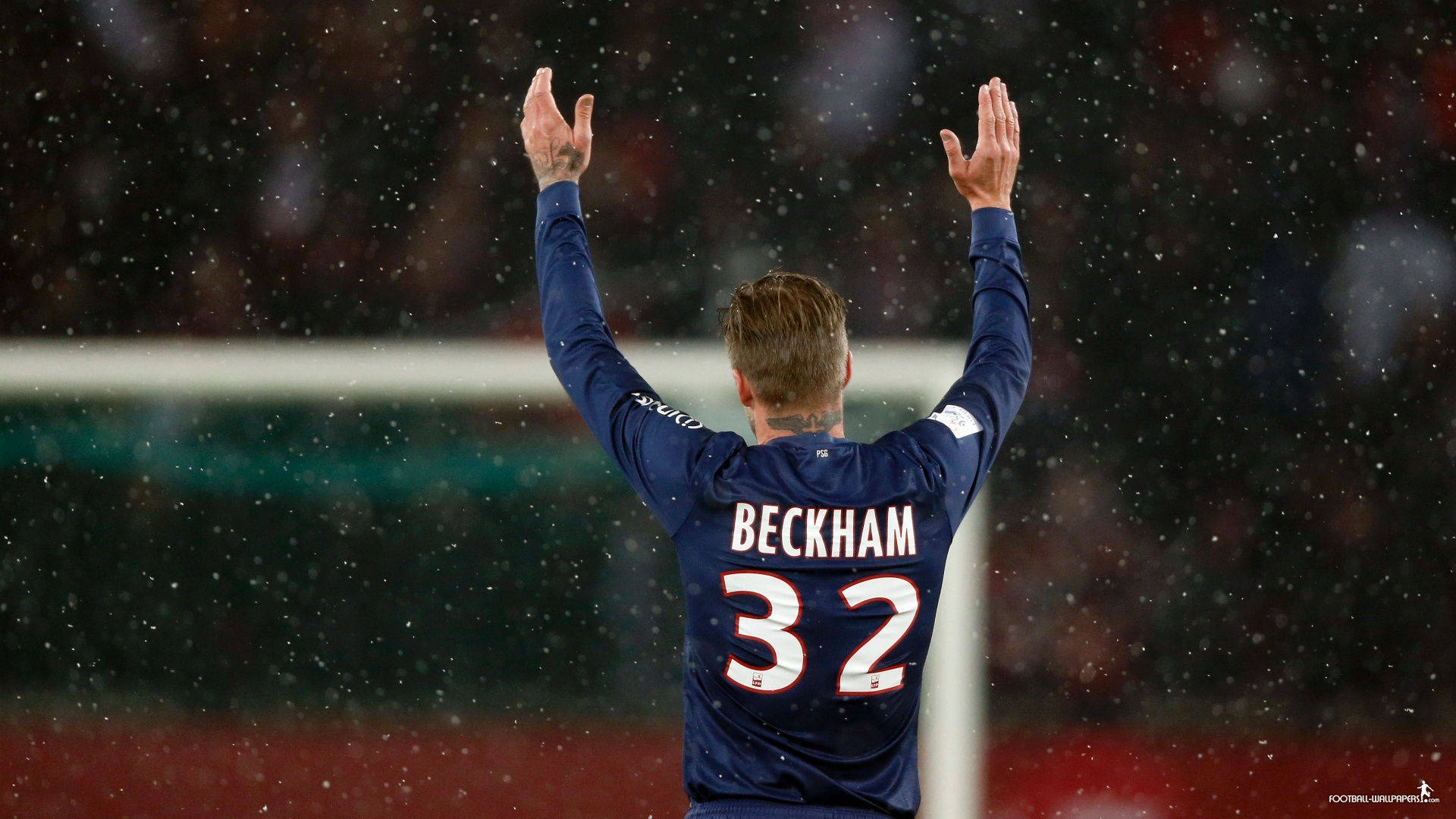 David Beckham playing for F.C. Paris Saint-Germain Wallpaper