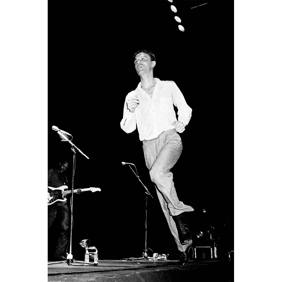 David Byrne Running Black And White Photography Wallpaper