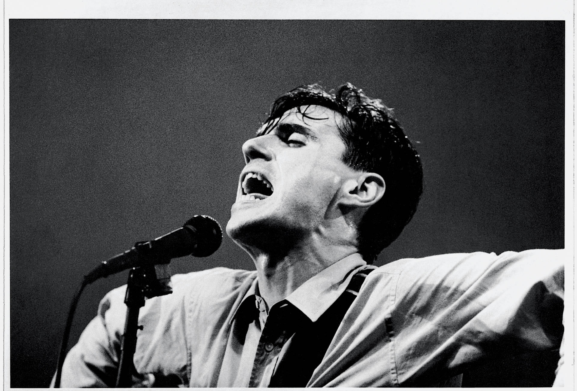 David Byrne Talking Heads Sort og Hvid Fotografering Tapet Wallpaper