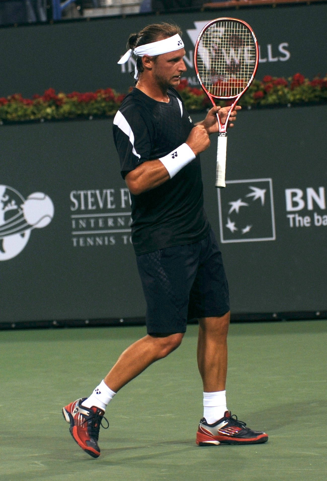 "David Nalbandian Wearing White Headband In Action"-A Snapshot from the Court Wallpaper