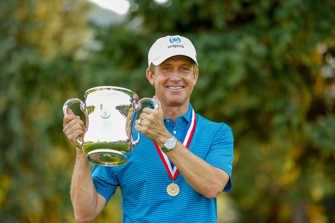 David Toms Smiling With Trophy Wallpaper