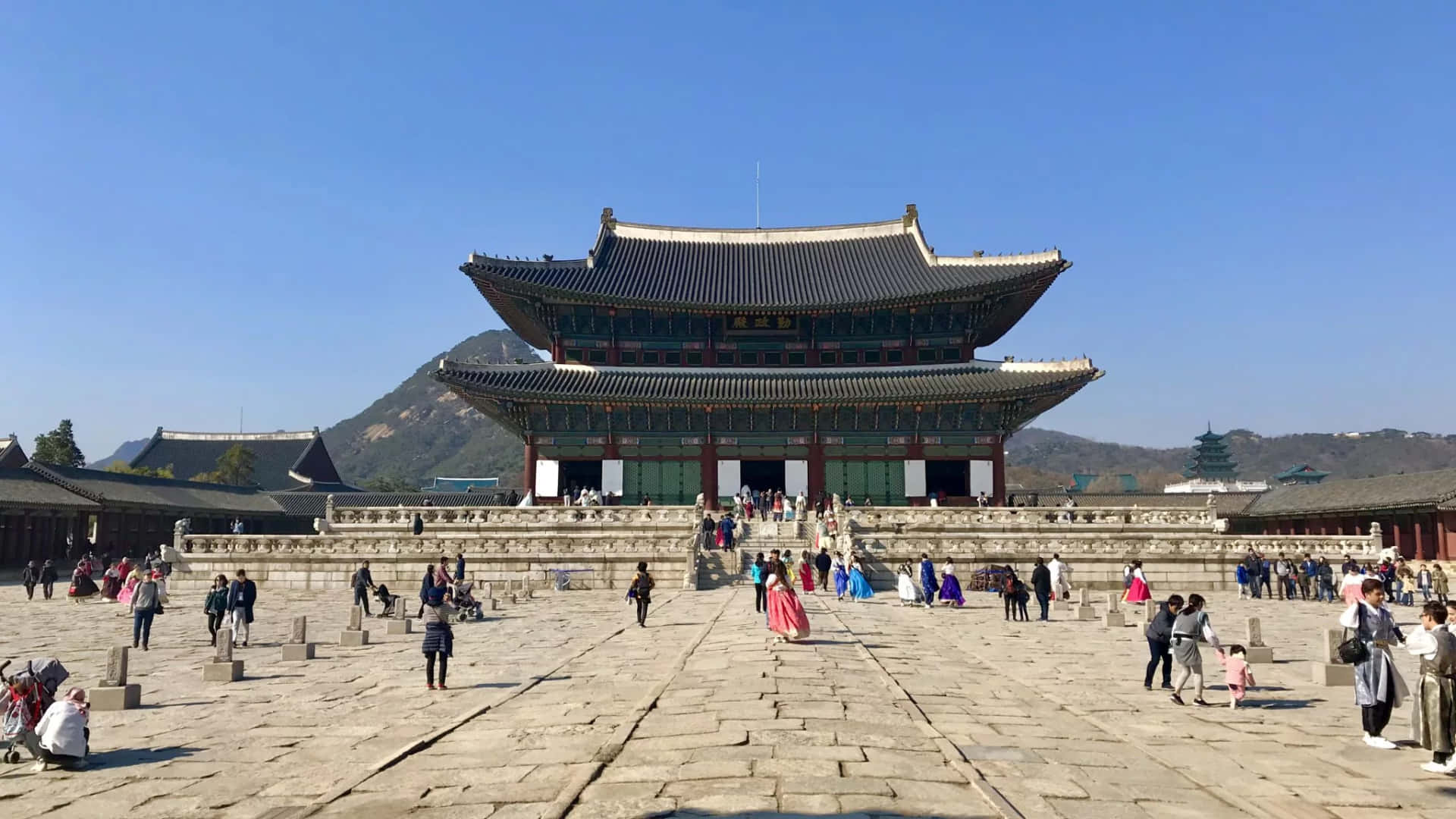 Day Tourists At Gyeongbokgung Palace Picture