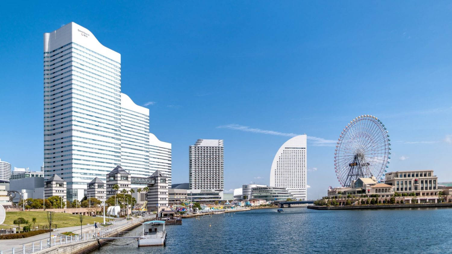 Daytime Cityscape In Yokohama Picture