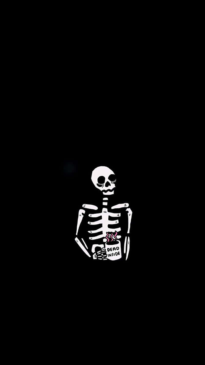 En skelet sidder i mørke med en flaske gift i sin hånd. Wallpaper