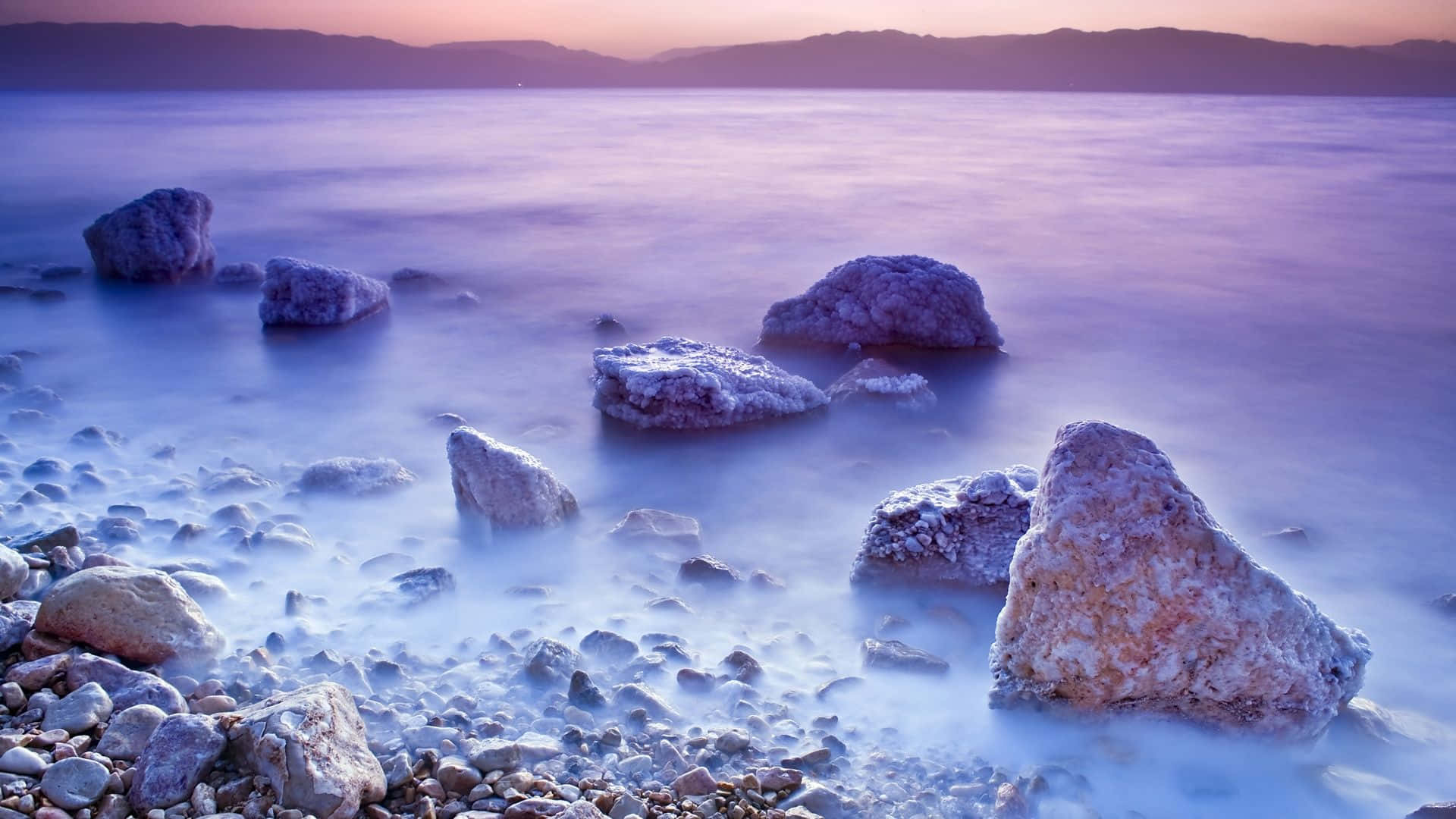 Dödahavet Täckt Av Salt Och Dimma. Wallpaper
