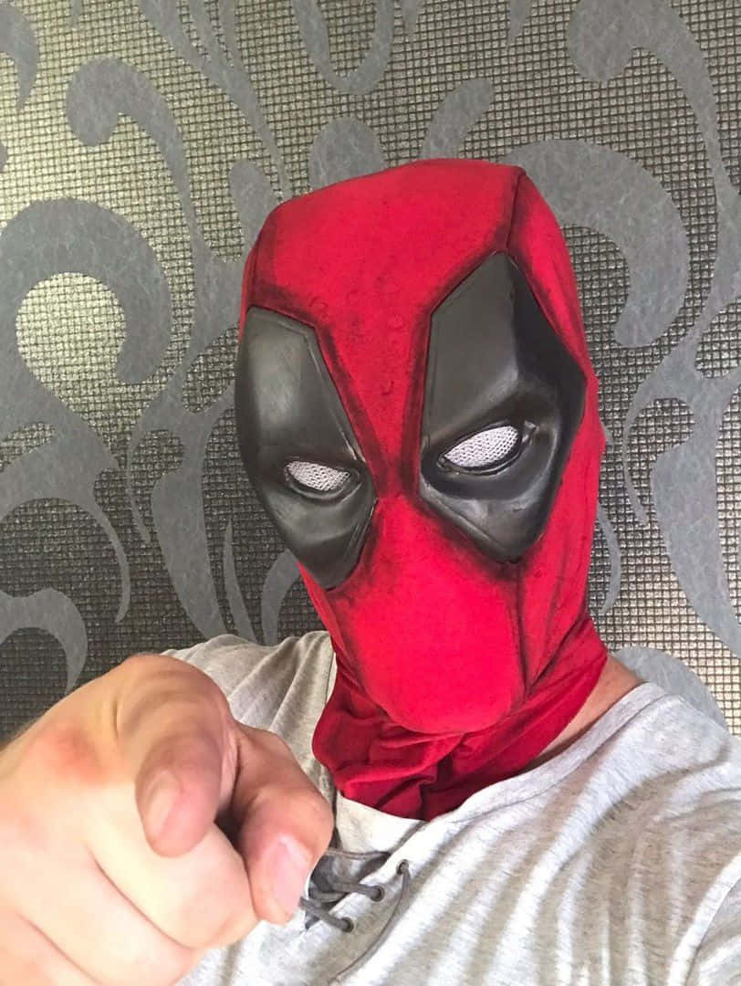 Topeng Merah Dan Hitam Ikonik Deadpool Wallpaper