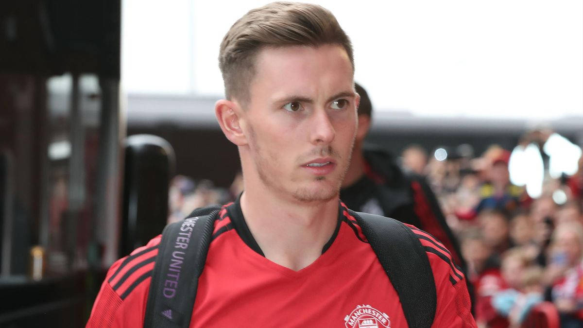 Dean Henderson With Backpack Wallpaper