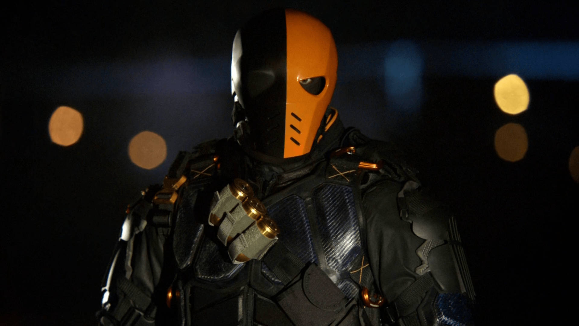 Join DC Comics villain Deathstroke in his fight against justice Wallpaper
