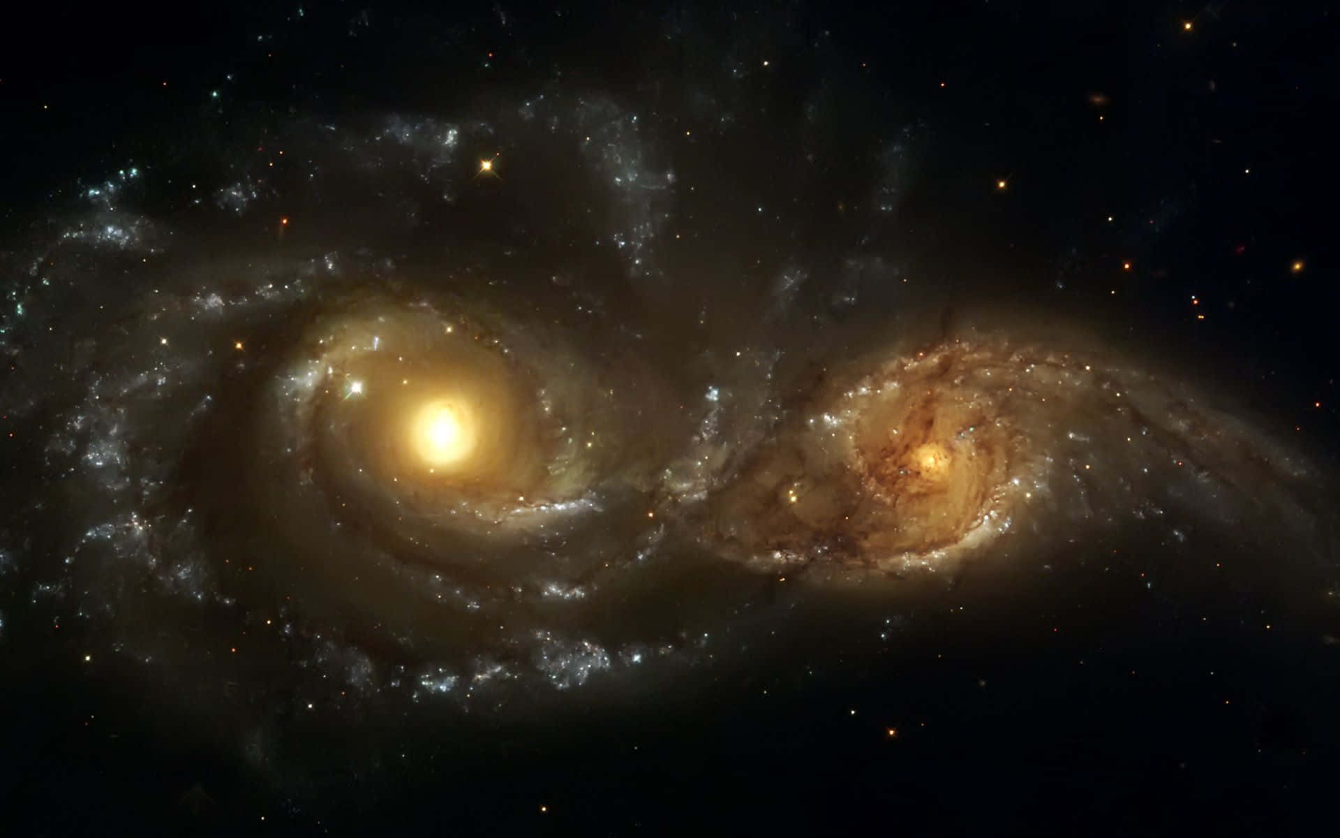 Zusammenstoßvon Galaxien: Bilder Aus Den Tiefen Des Weltraums