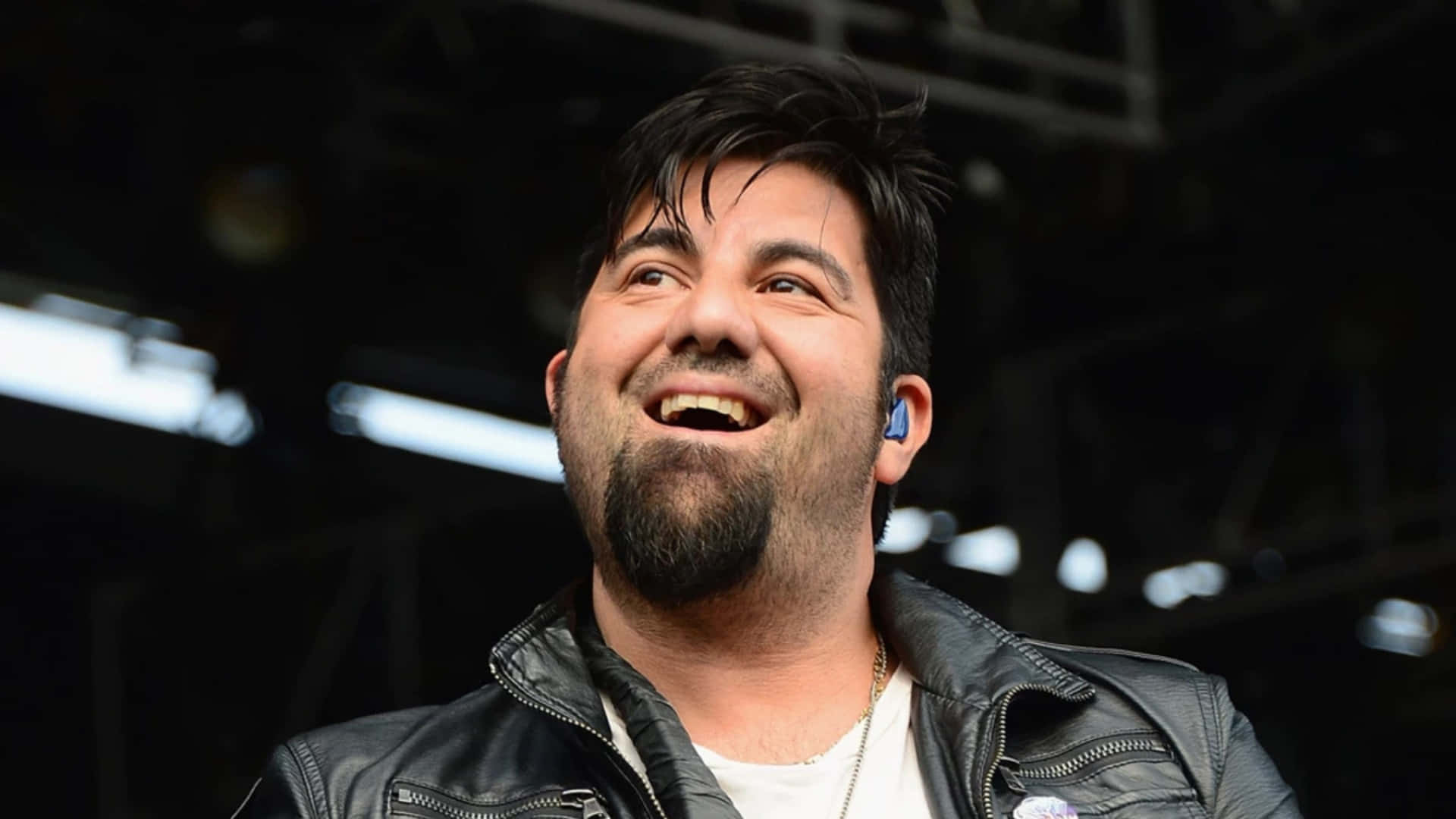 Deftones Lead Singer Smiling Wallpaper