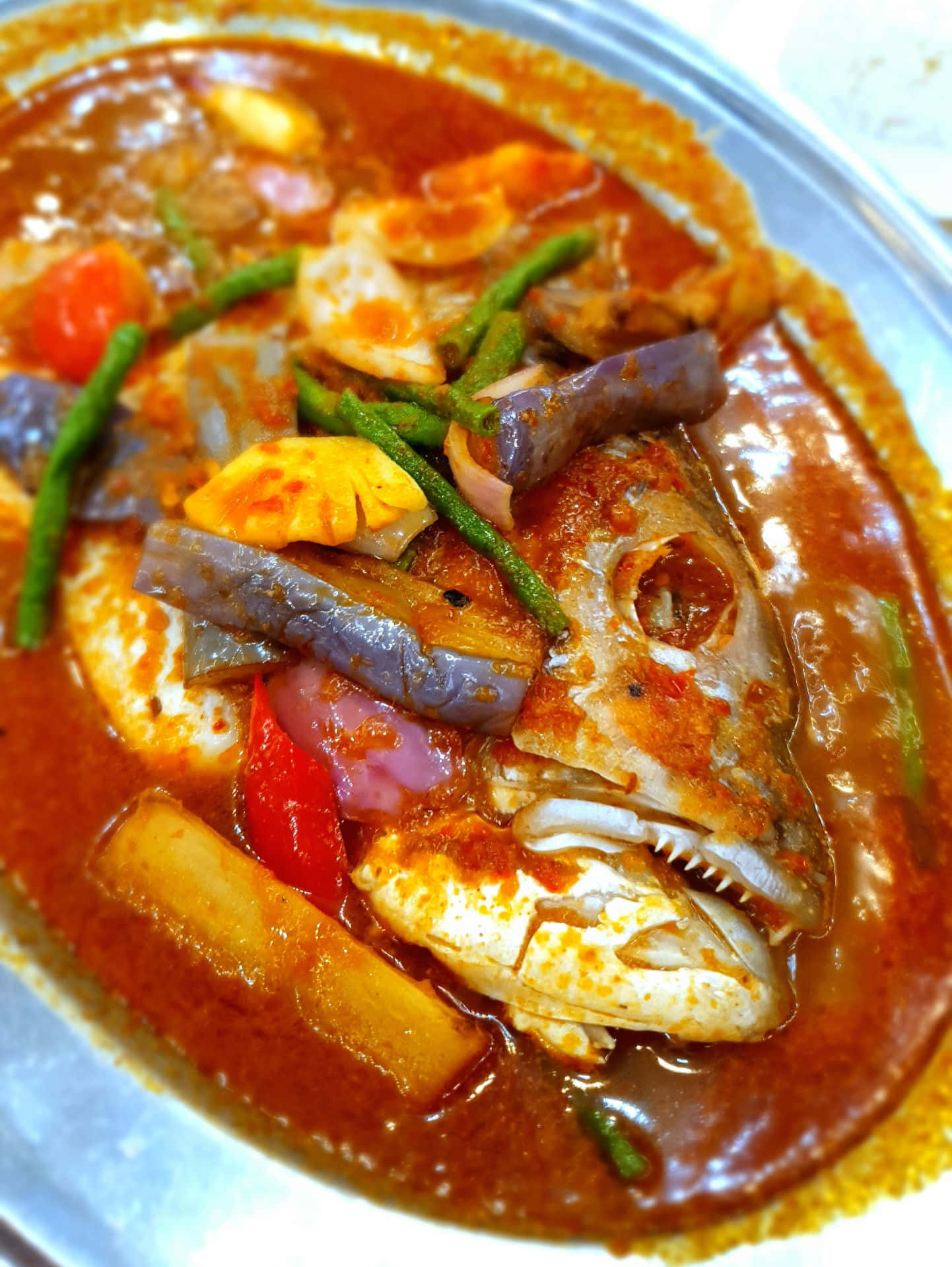 Deliciosoplato Tailandés De Curry De Cabeza De Pescado. Fondo de pantalla