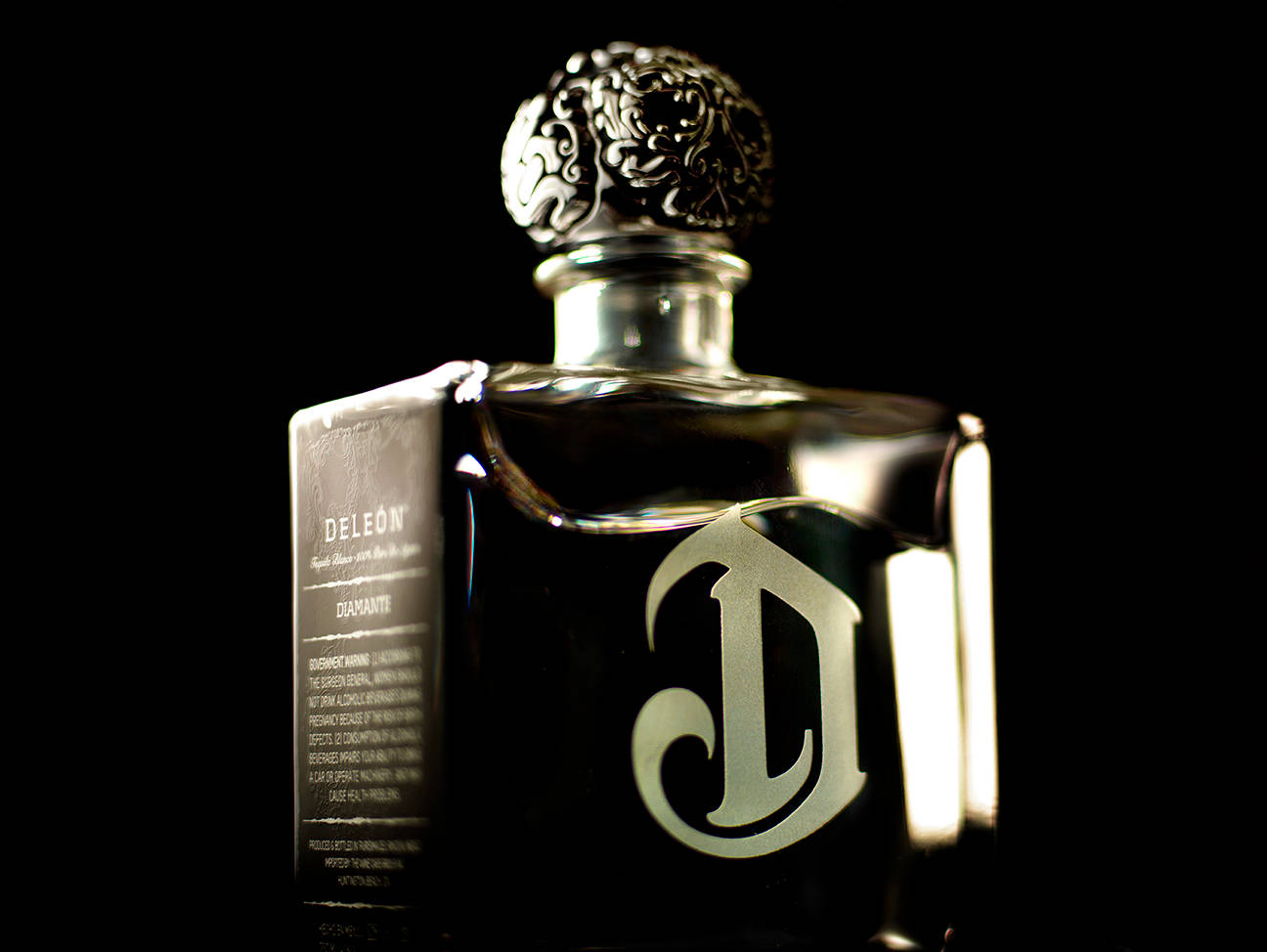 Deleón Tequila Close-up Bottle Logo Picture