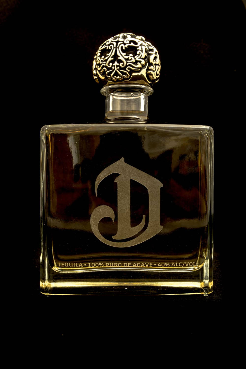 Deleón Tequila Dark Golden Bottle Picture