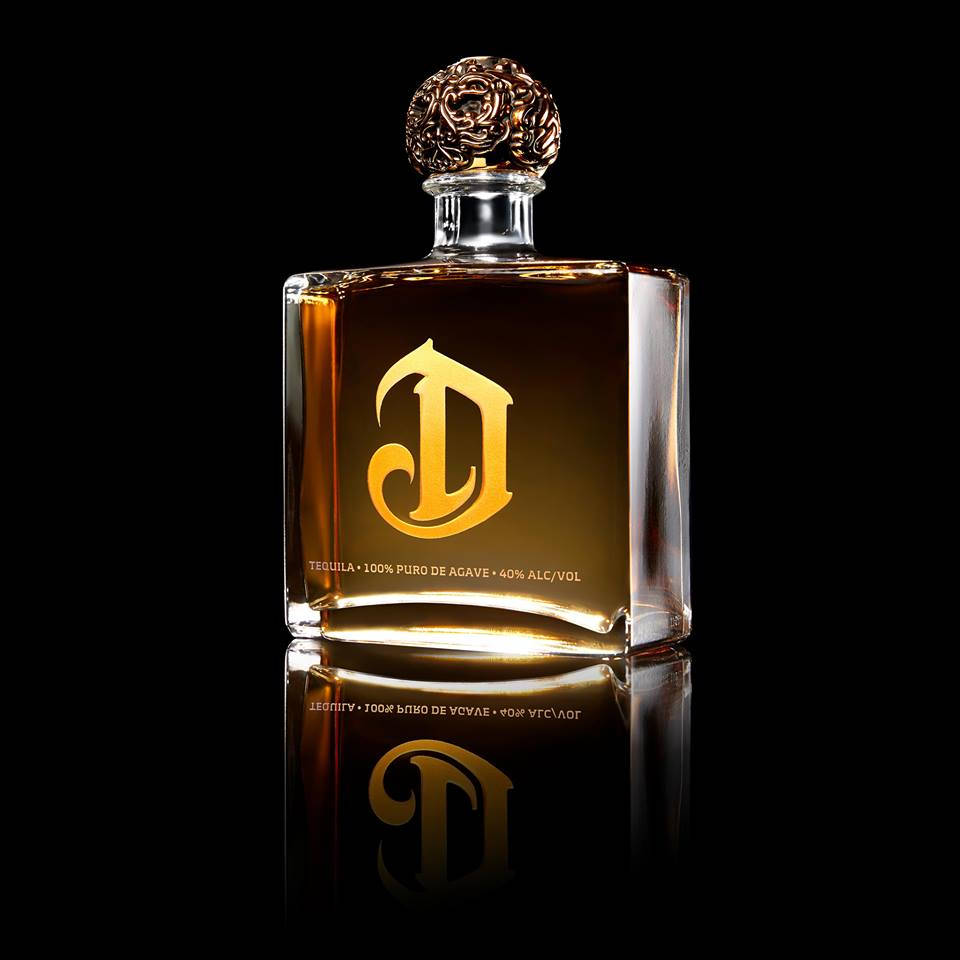Deleón Tequila Square Bottle And Round Cap Picture