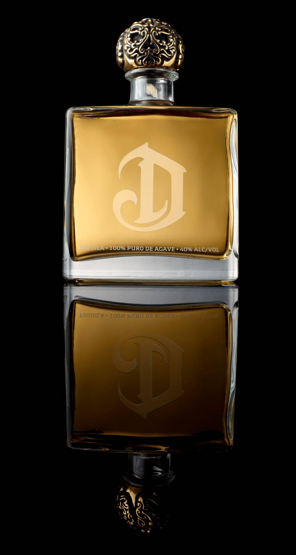 Deleón Tequila Square Bottle Reflection Picture