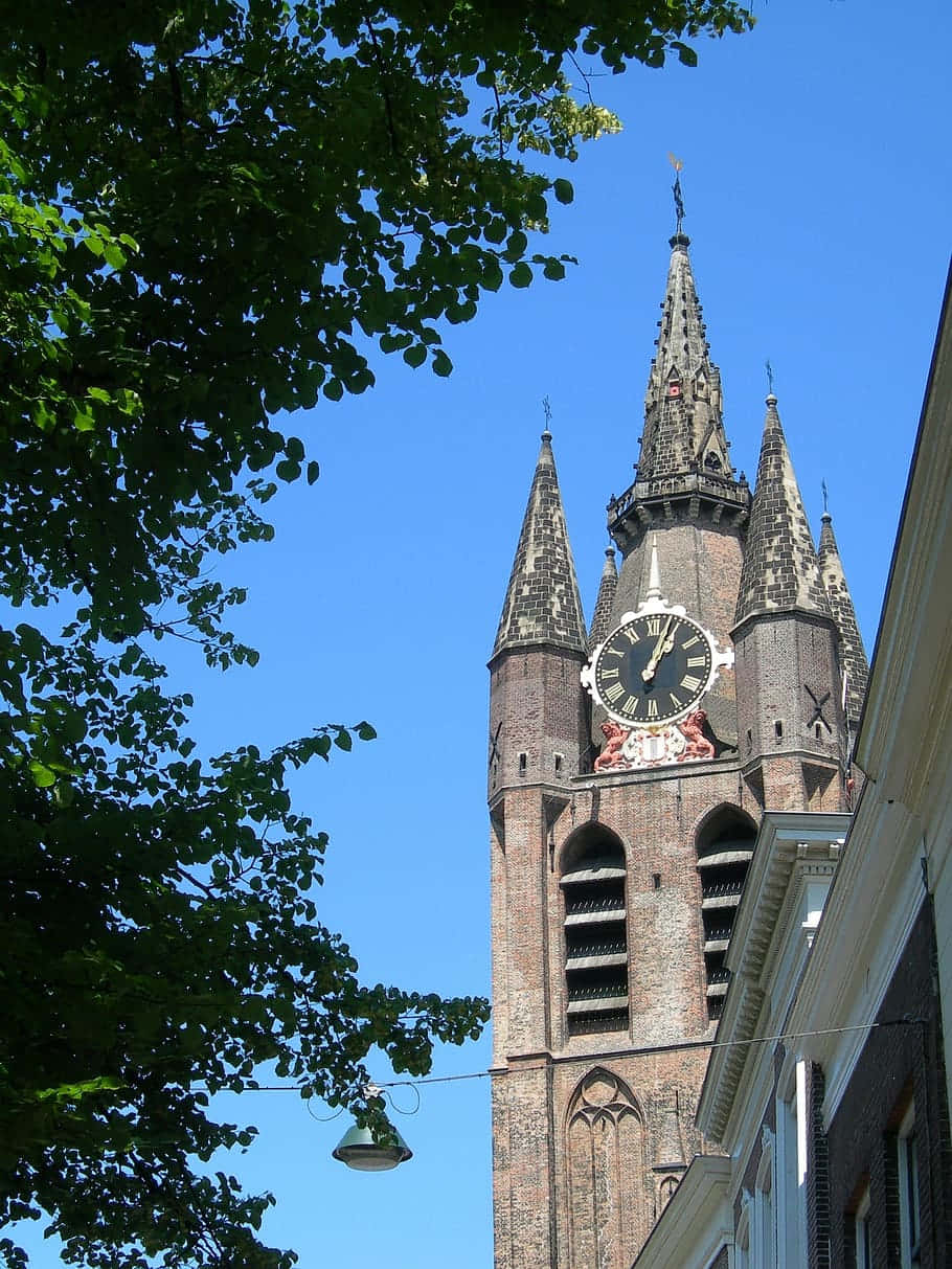 Delft Klokkentoren Tegen Blauwe Lucht Achtergrond