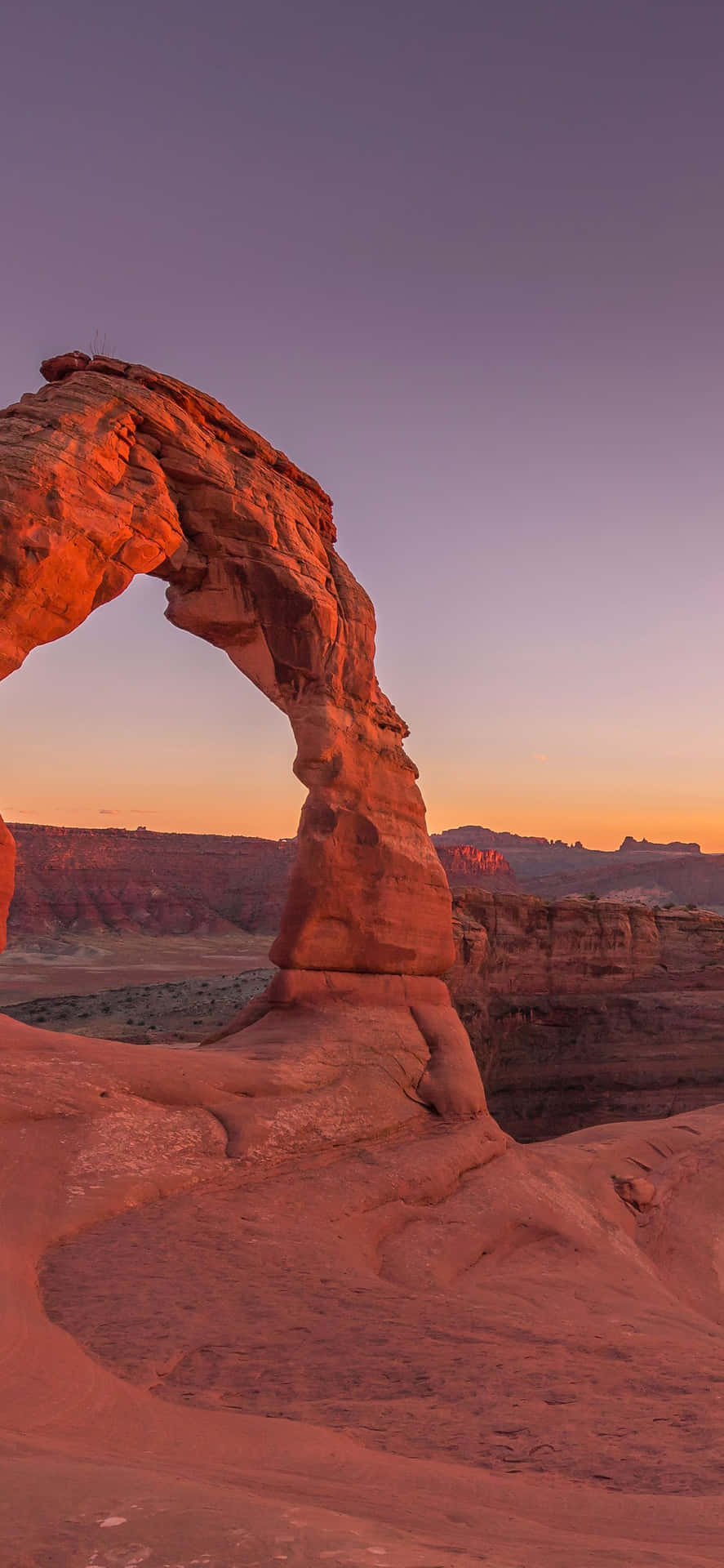 Delicate Arch At Dusk Wallpaper