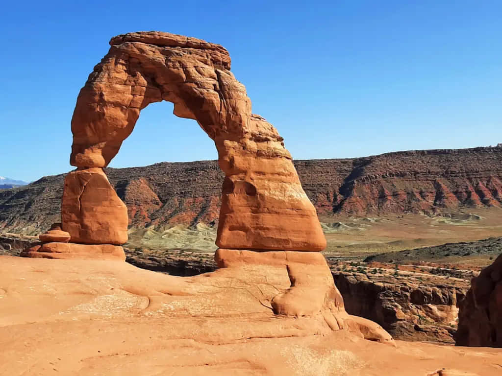Delicate Arch On A Sunny Day Wallpaper