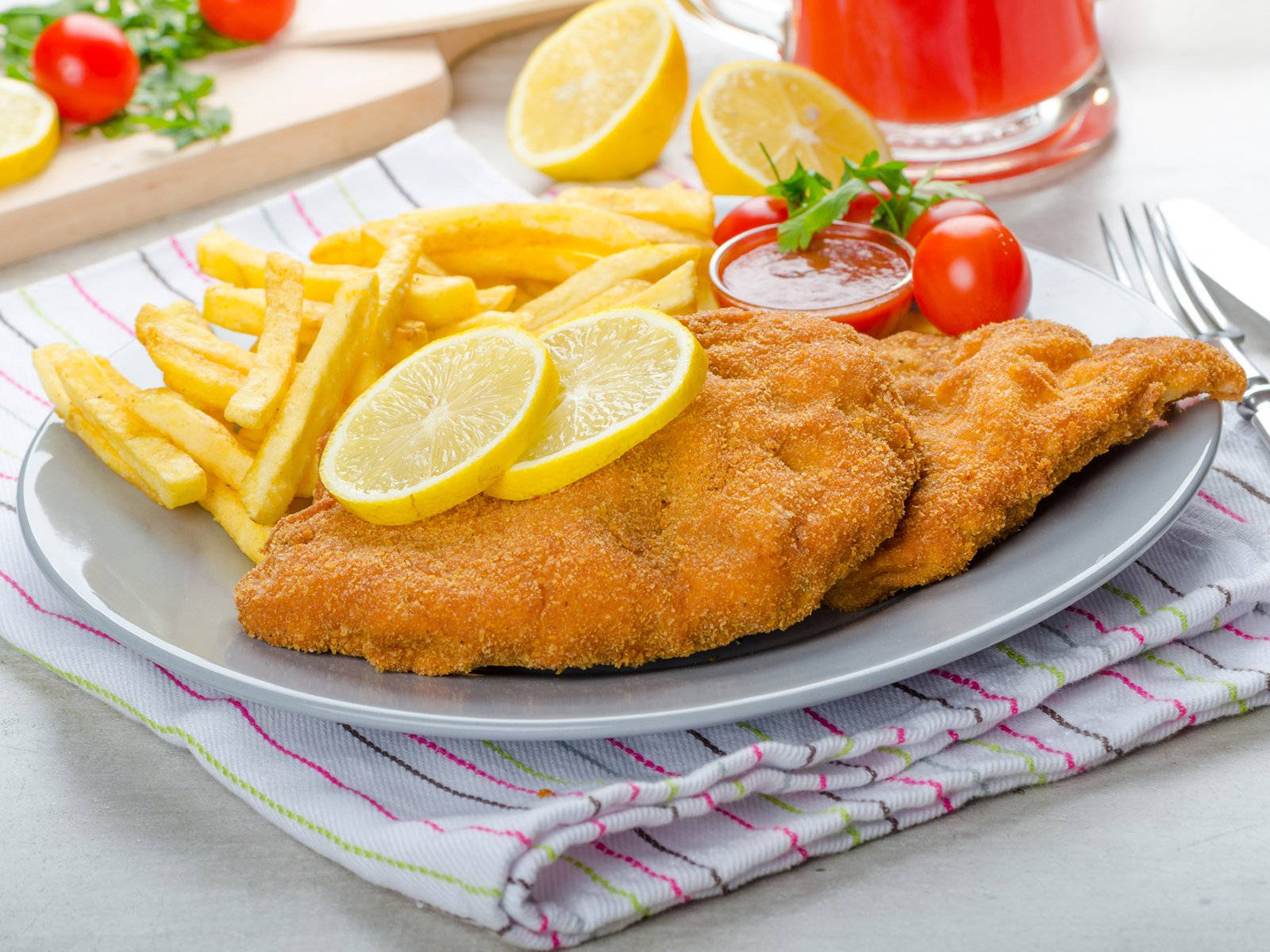 Läckerwiener Schnitzel (this Translation Is Not Related To Computer Or Mobile Wallpaper. To Translate In Context Of Computer Or Mobile Wallpaper, Please Provide Relevant Sentences.) Wallpaper