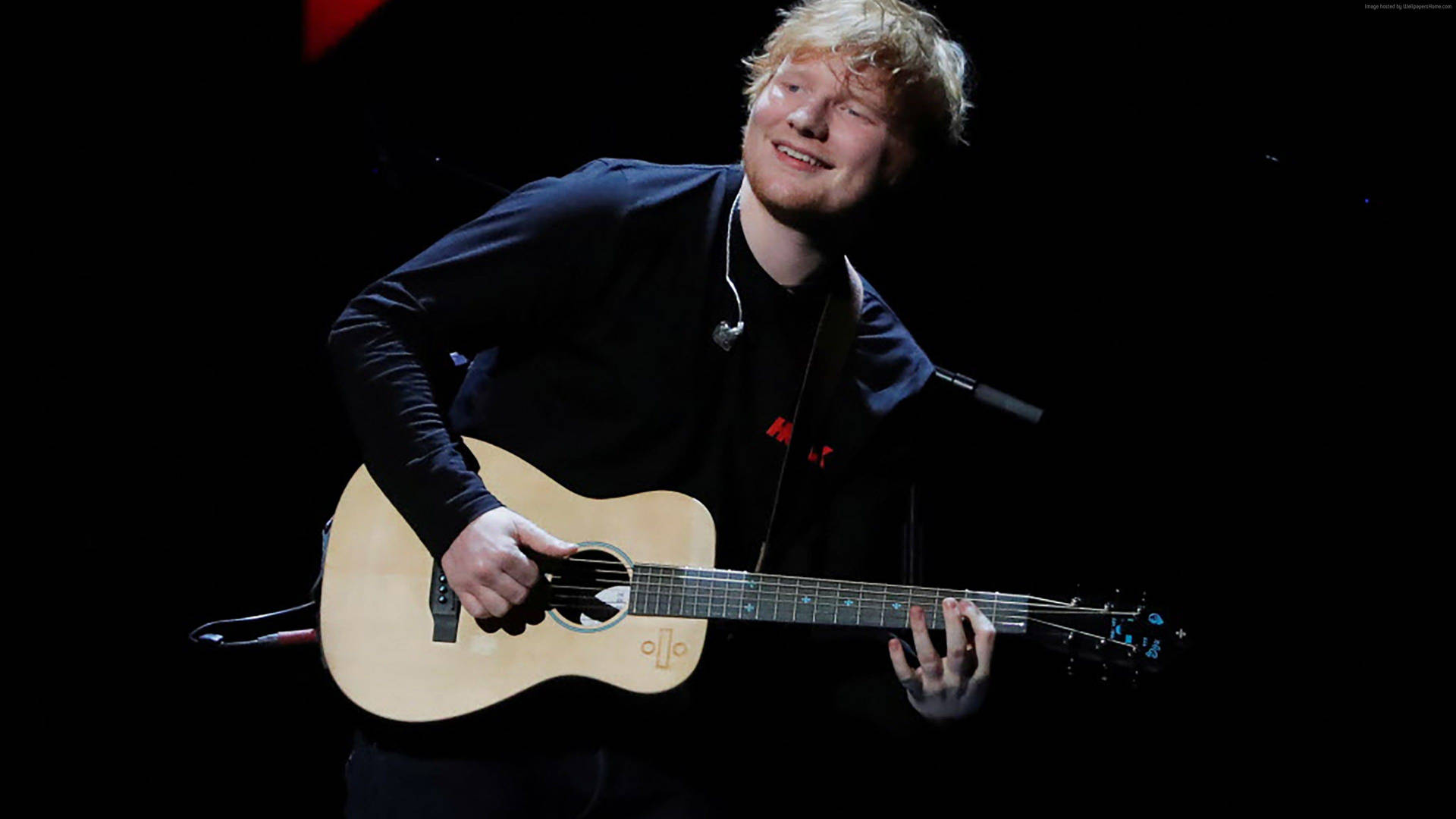 Ed Sheeran singing with delight. Wallpaper