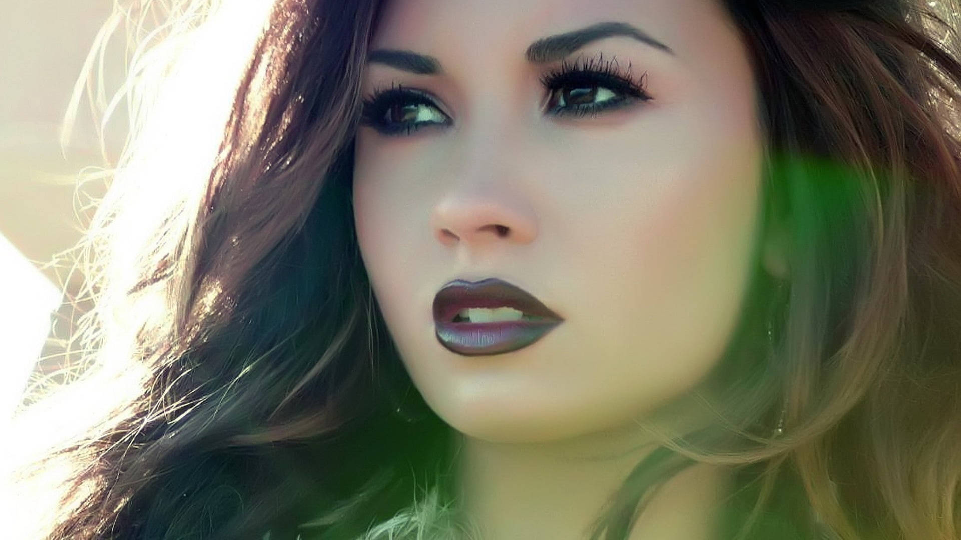Demi Lovato Close-up Photography Wallpaper