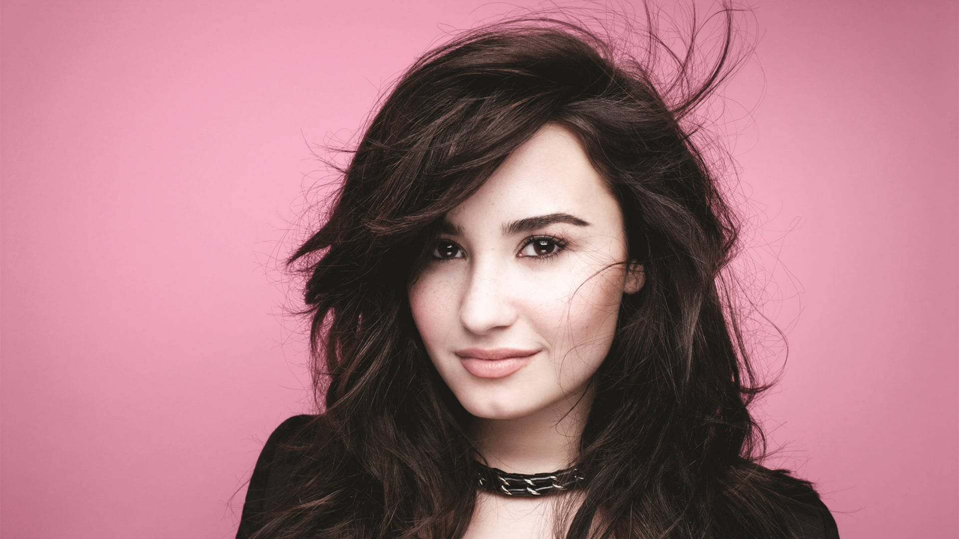 Demi Lovato In Pink Wallpaper