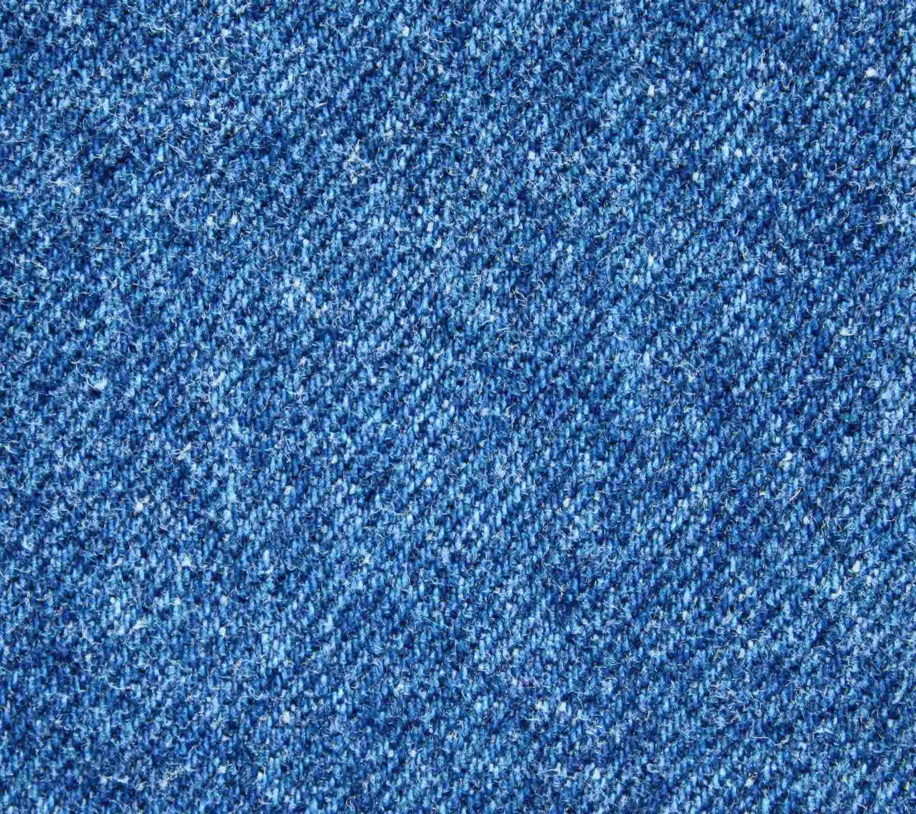 Unelegante Par De Jeans Desgastados De Color Azul Que Tienen Un Atractivo Único Y Vintage.