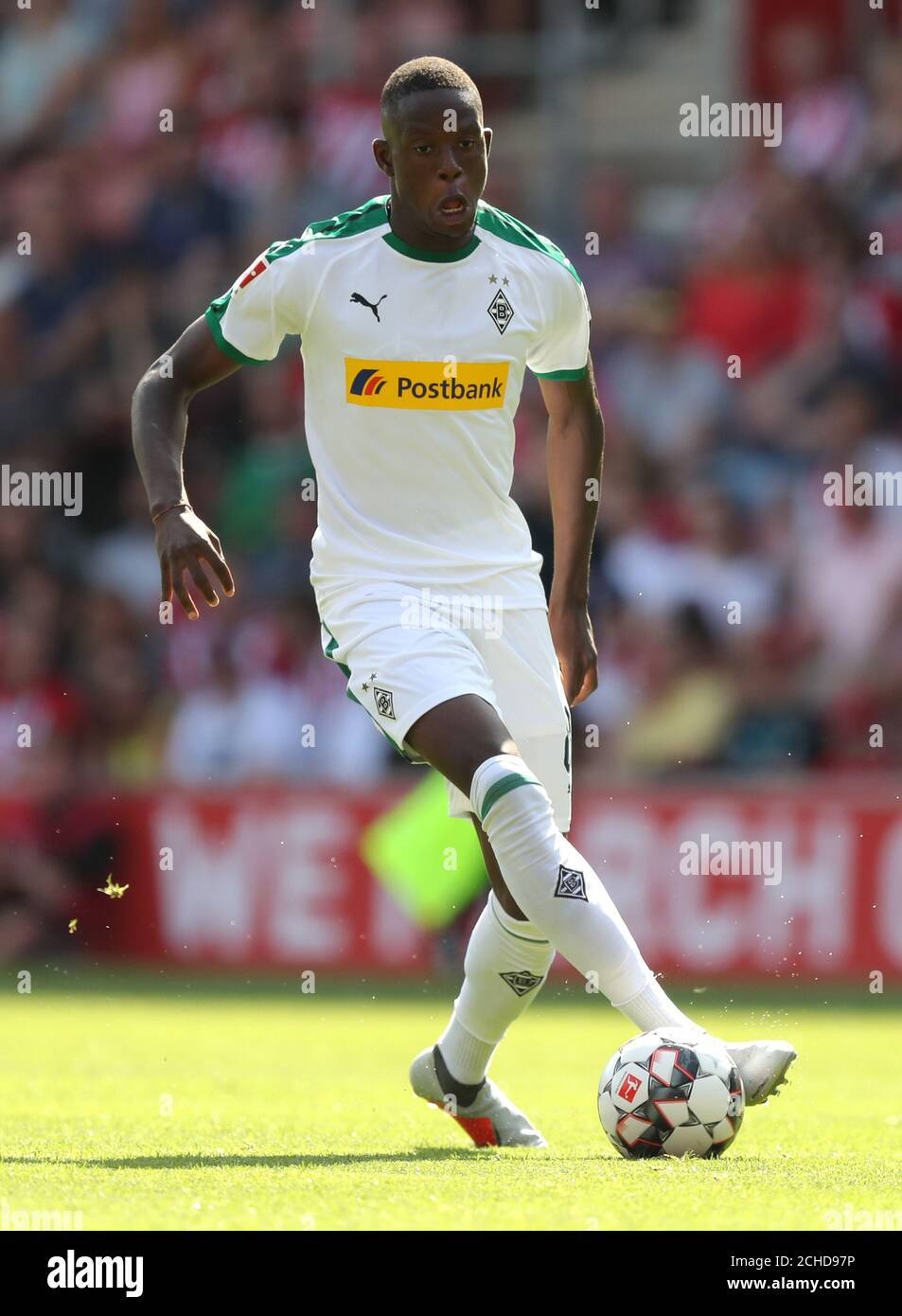 Denis Zakaria In Action On The Football Field Wallpaper