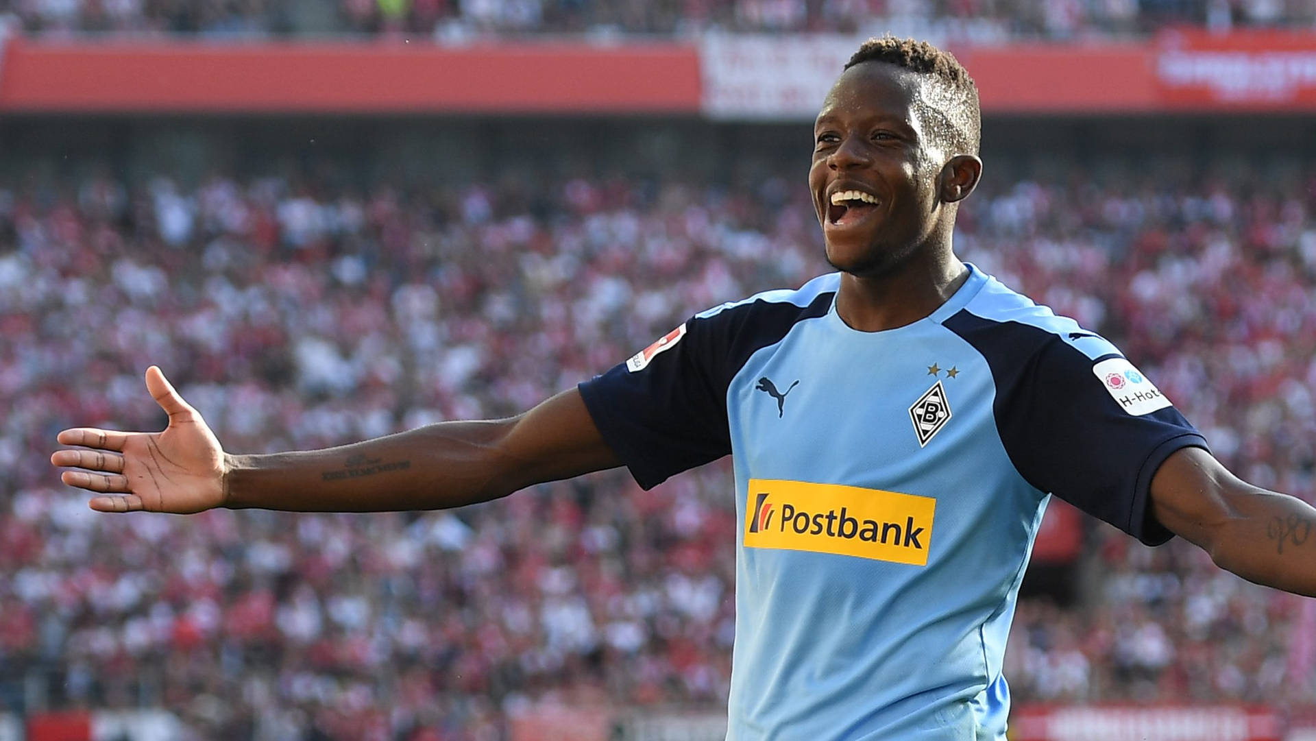 Denis Zakaria With Arms Wide Open Wallpaper
