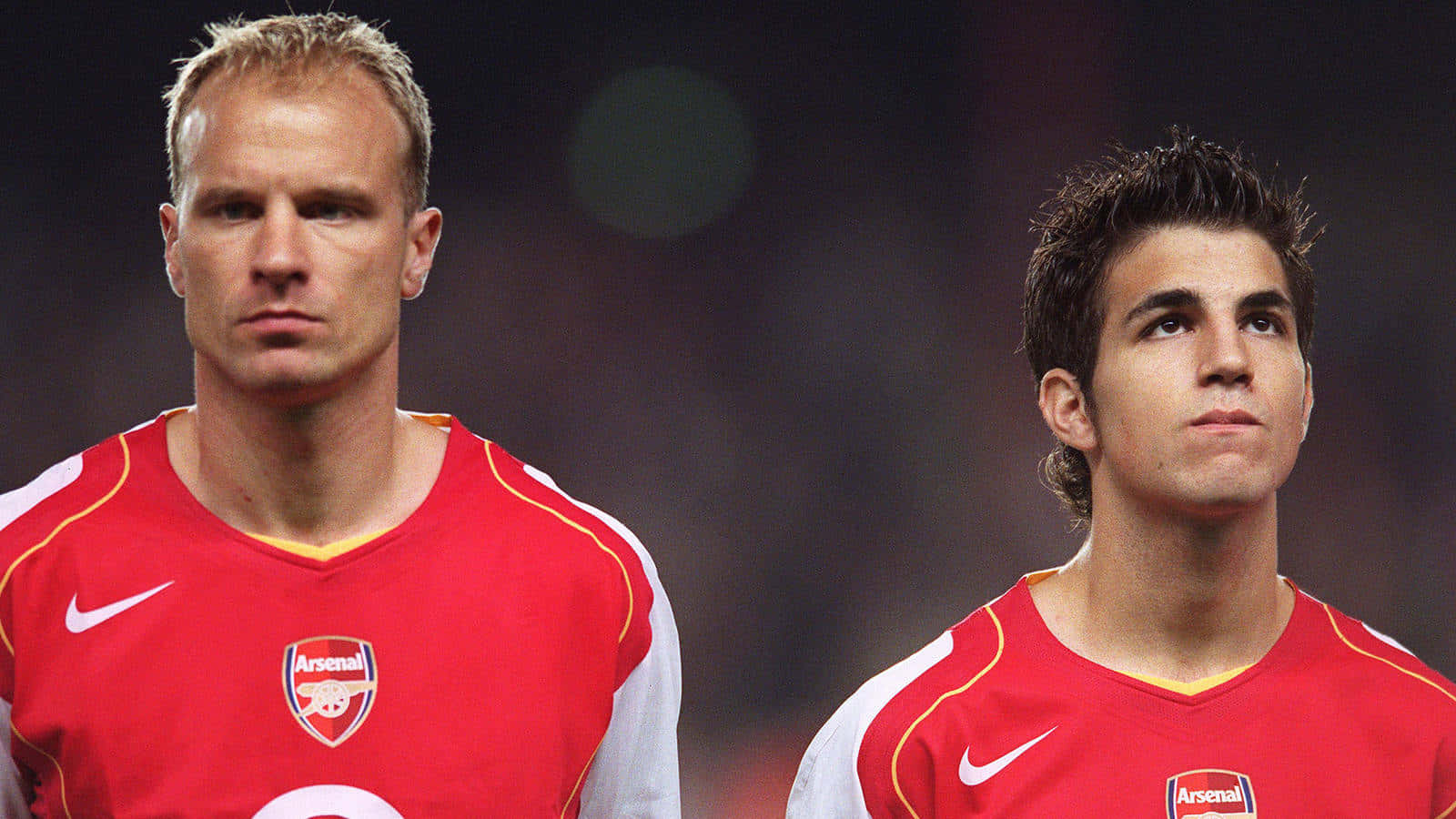 Dennisbergkamp Y Cesc Fábregas Del Arsenal Fc. Fondo de pantalla