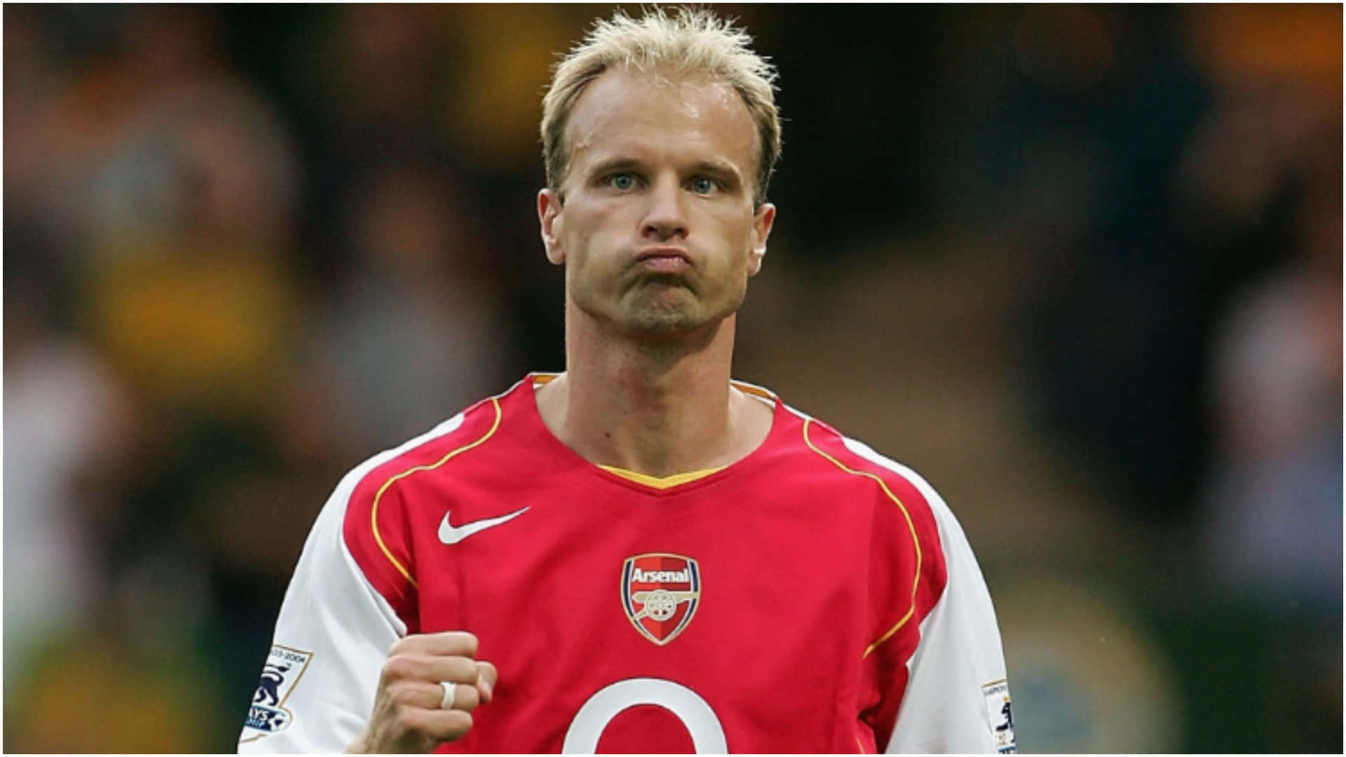 Dennis Bergkamp Arsenal mod Norwich City Wallpaper