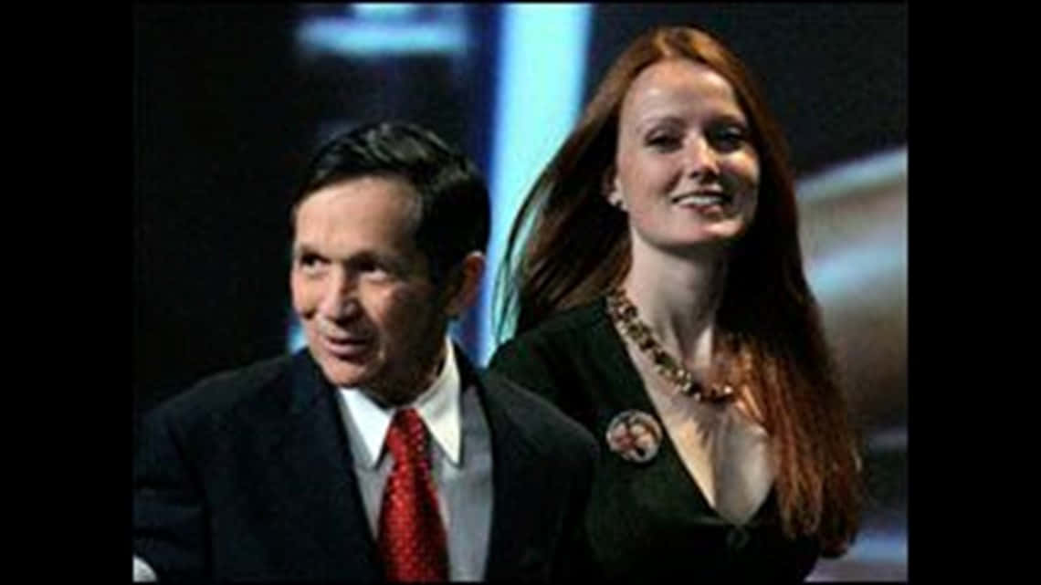 Dennis Kucinich And His Lovely Wife Wallpaper