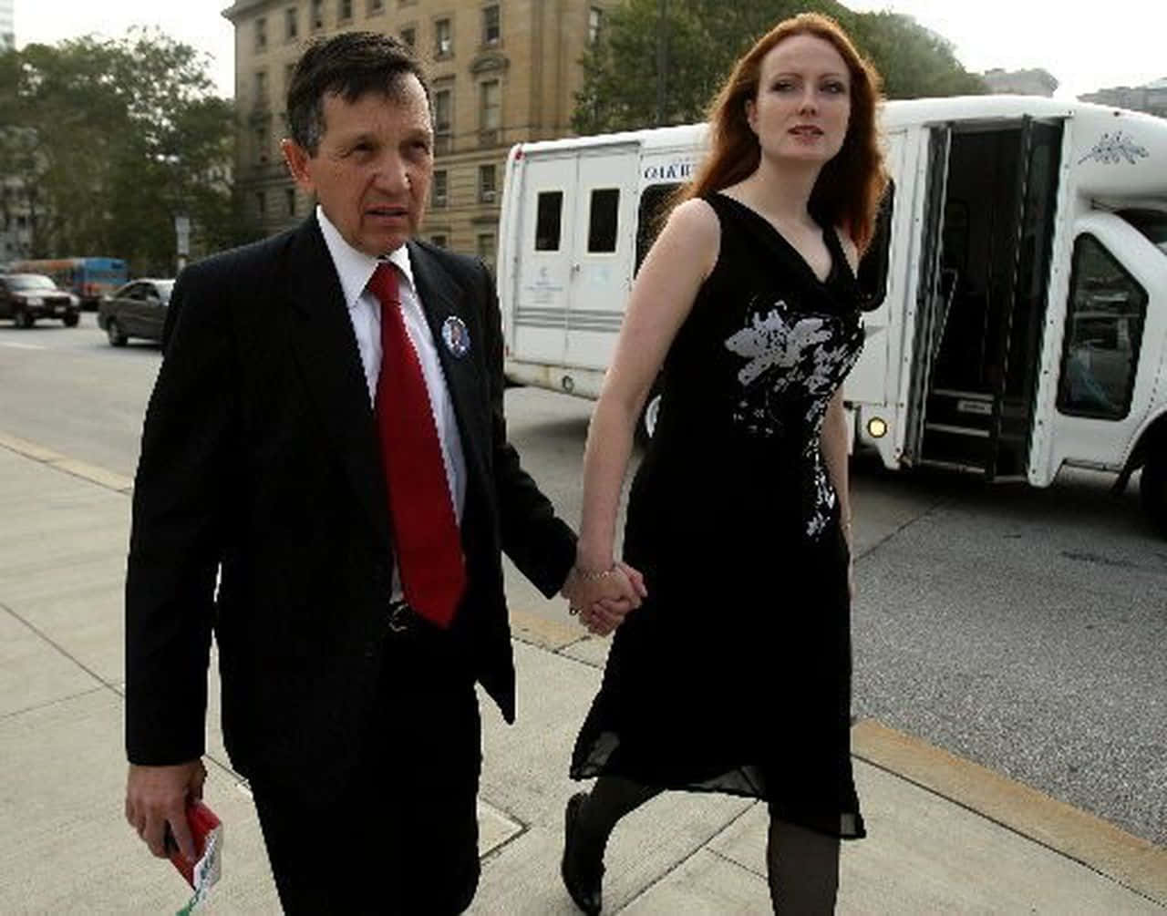 Dennis Kucinich Walking With His Wife Wallpaper