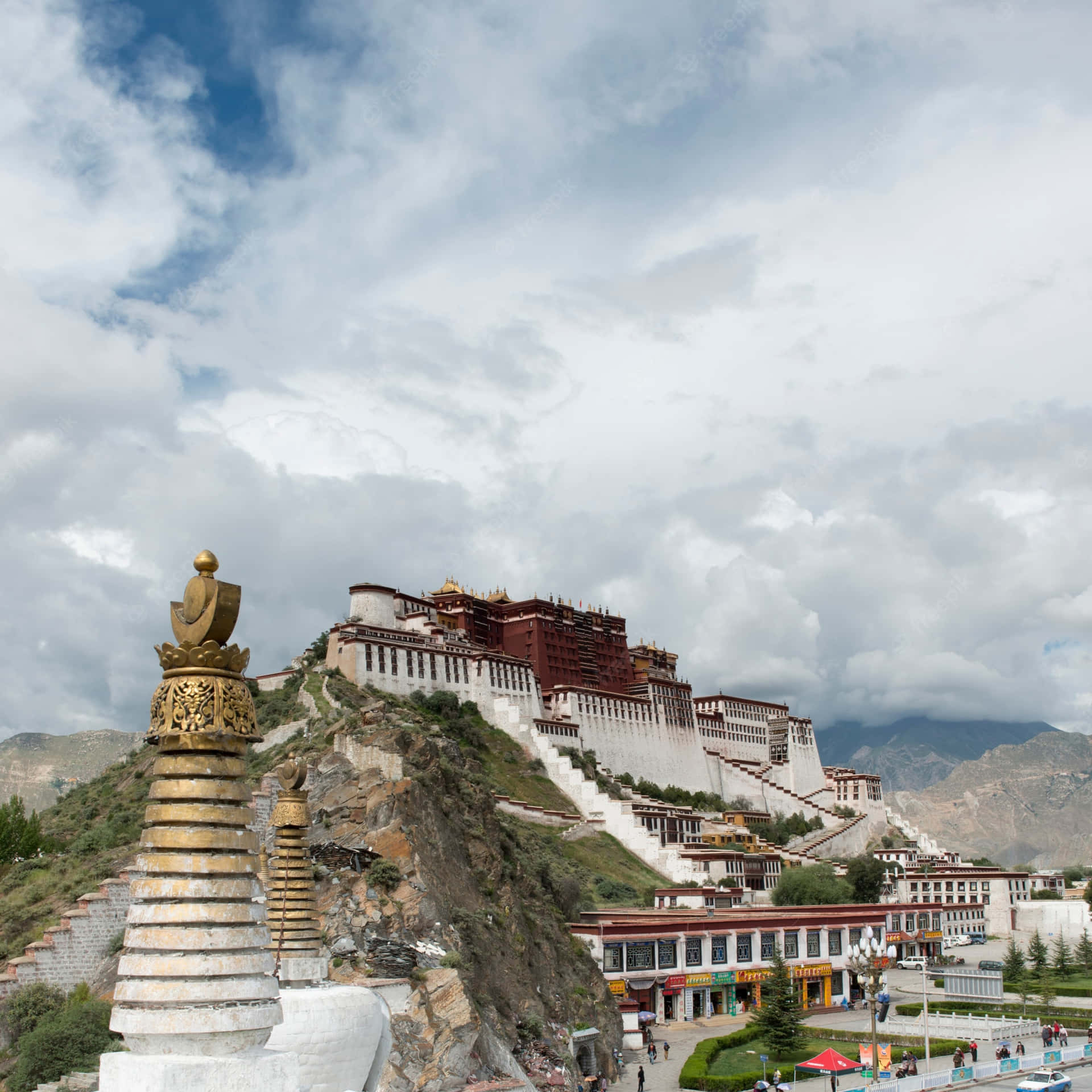 Dense Clouds In Lhasa Wallpaper