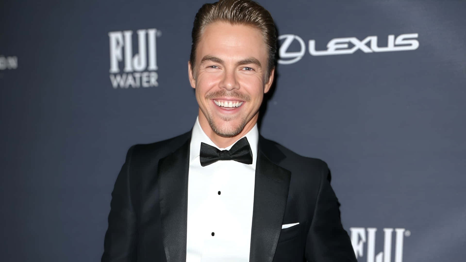 Derek Hough Red Carpet Style Wallpaper