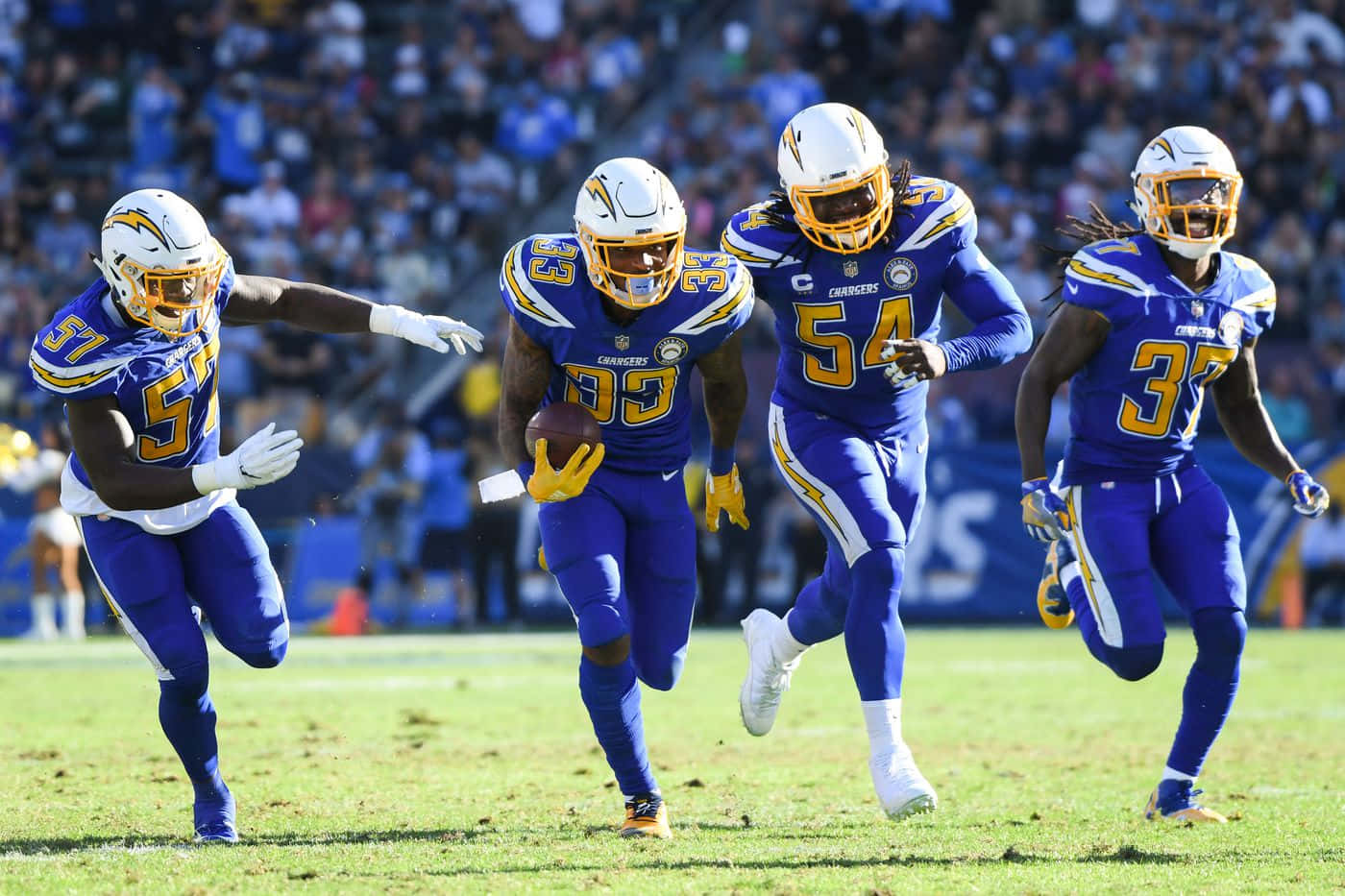 Derwin James Los Angeles Chargers Med Holdkammerater Tapet Wallpaper