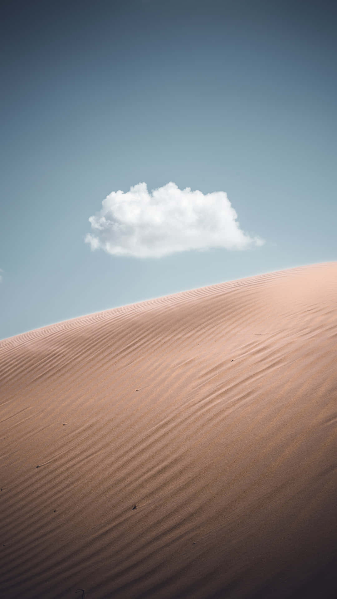Einzelnewolke In Der Wüste Iphone Wallpaper