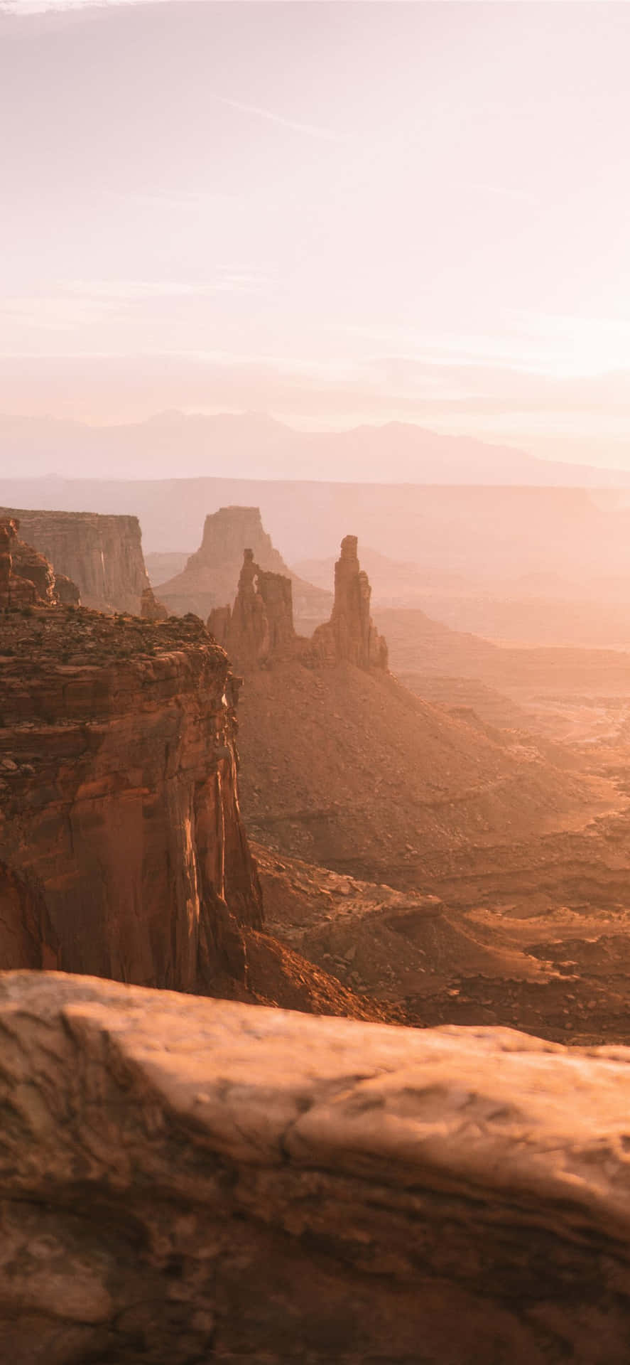 Explorael Desierto Con Un Iphone De Apple. Fondo de pantalla