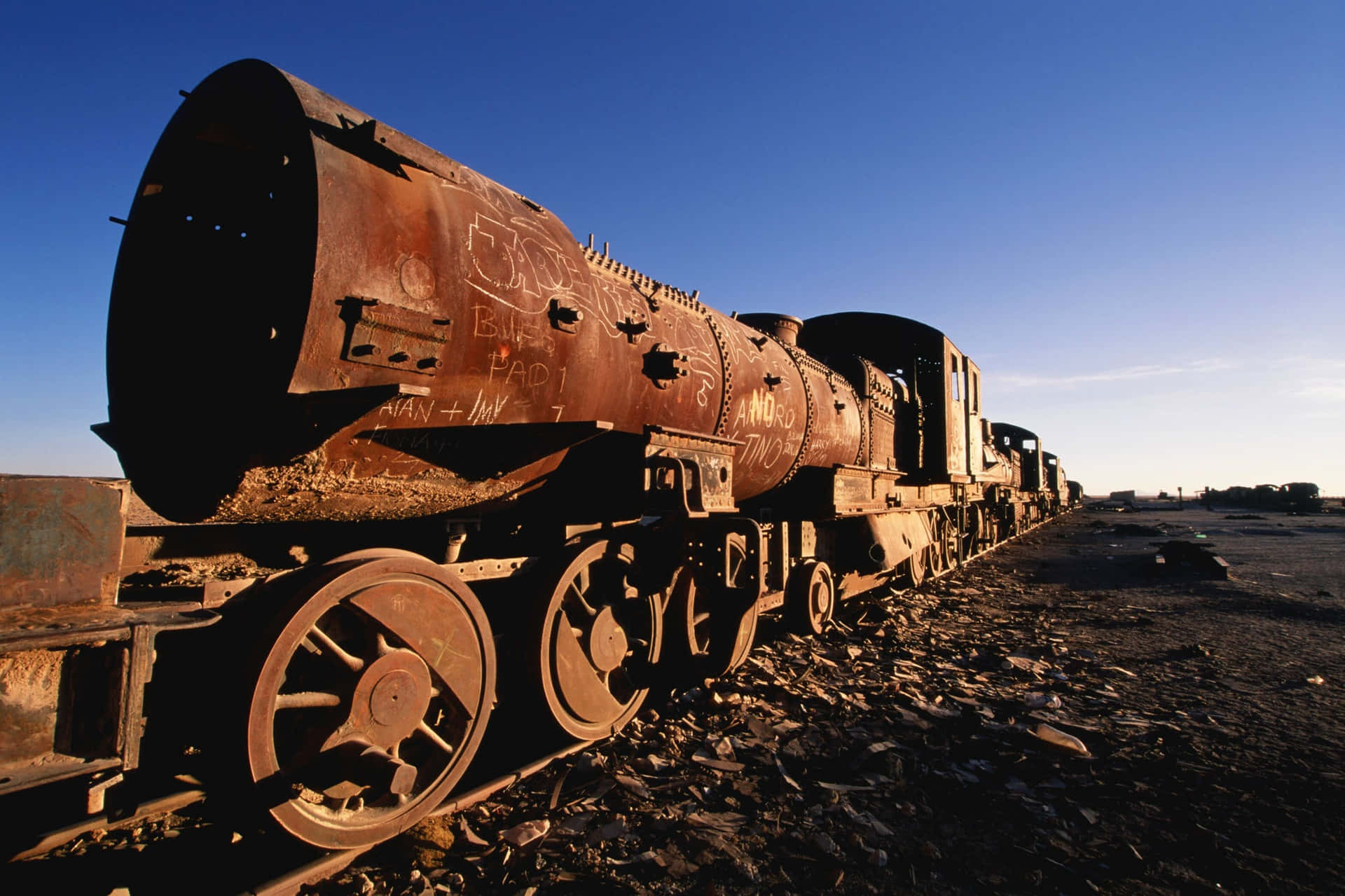 Épave De Train Rouillée Abandonnée Fond d'écran