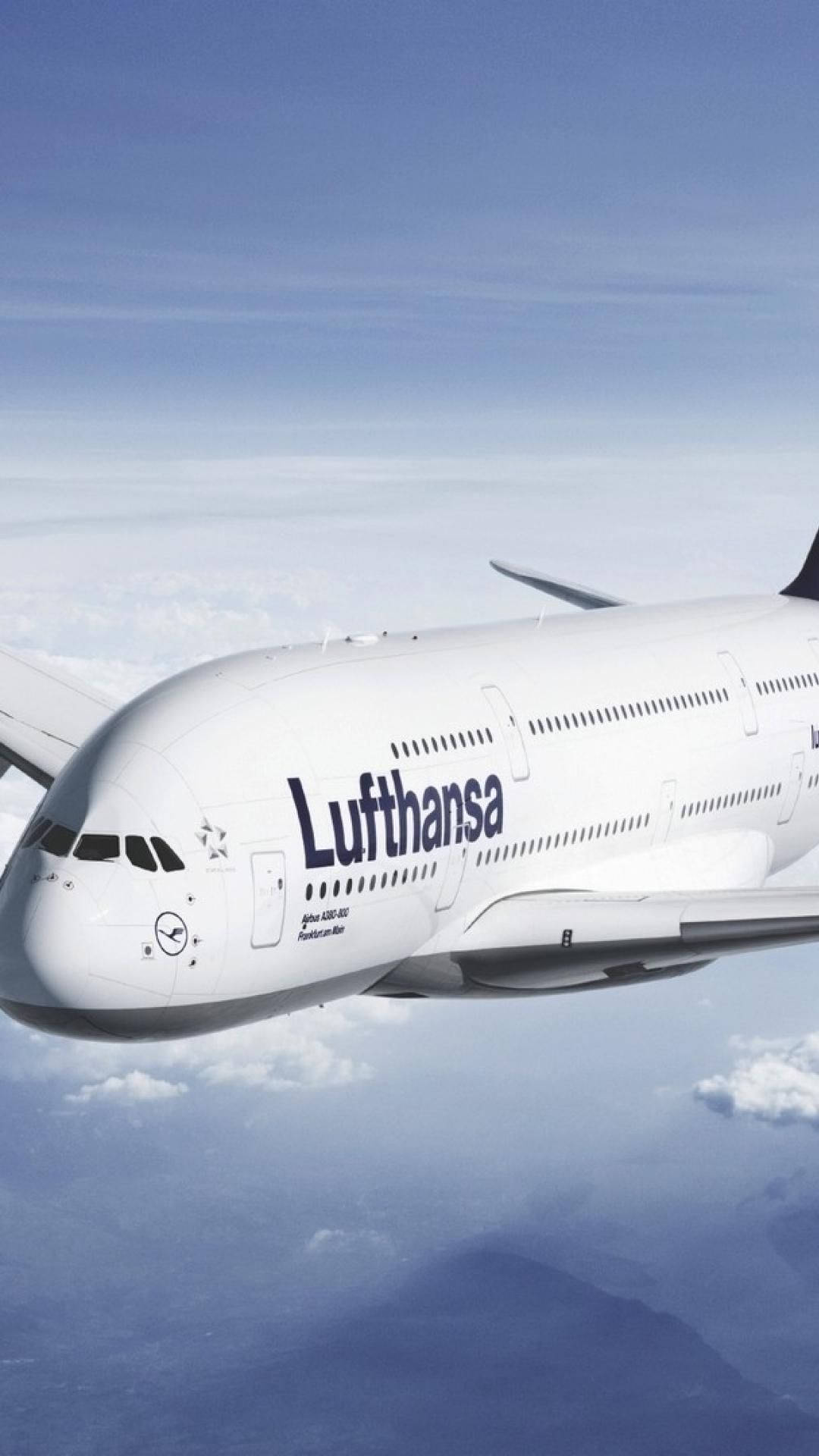 Deutsche Lufthansa Plane Flight Picture