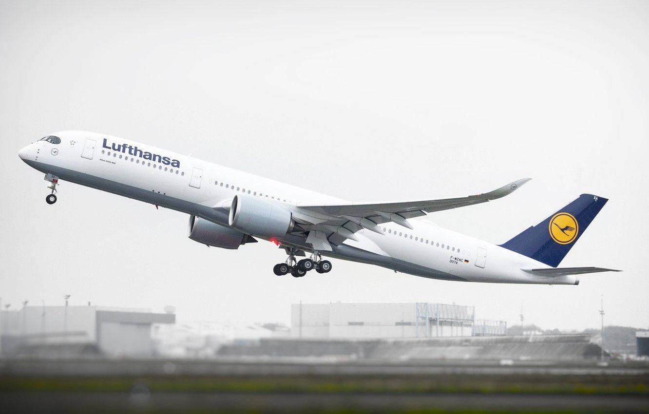 Aviónde Deutsche Lufthansa Despegando Fondo de pantalla