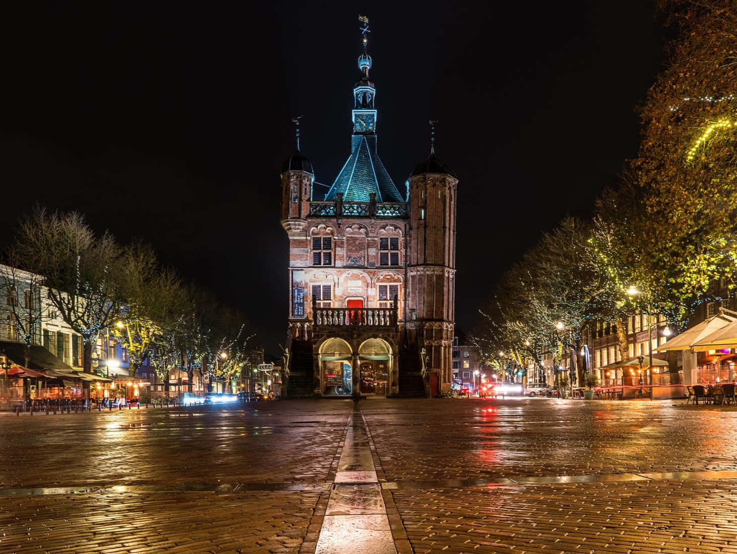 Deventer Historical City Center Night View Wallpaper