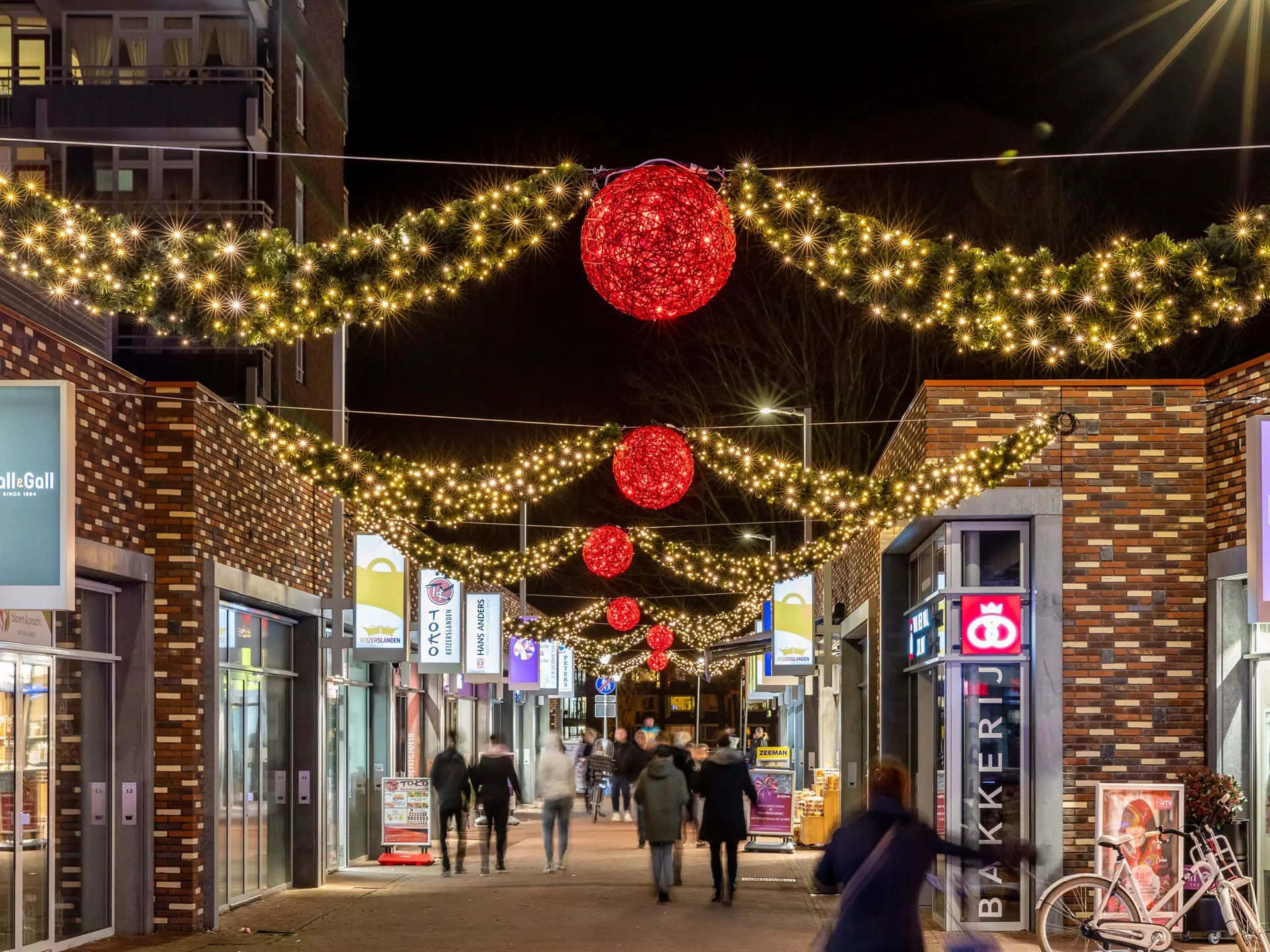 Deventer Holiday Street Lights Wallpaper